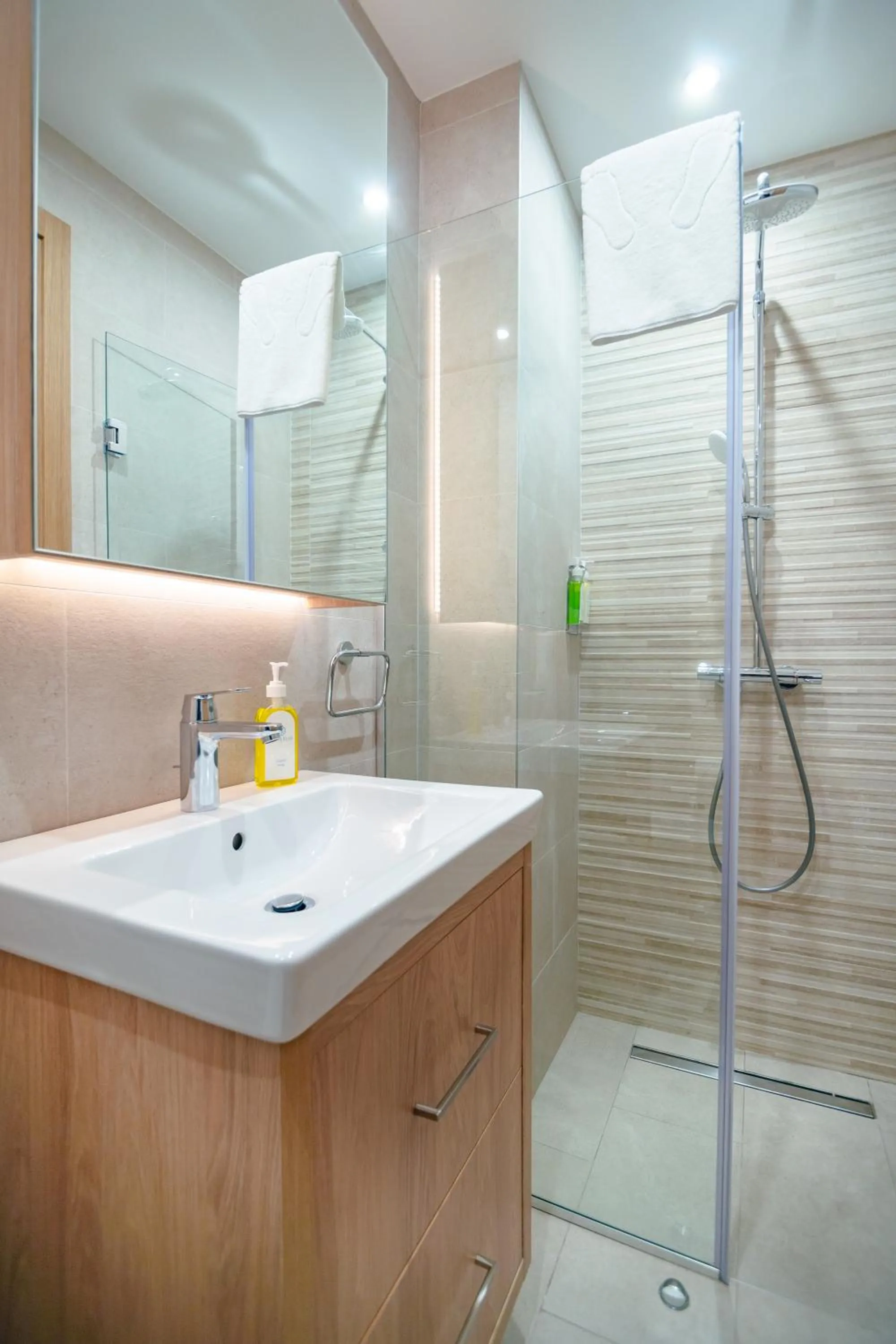 Shower in Royal Blue Resort & Residences