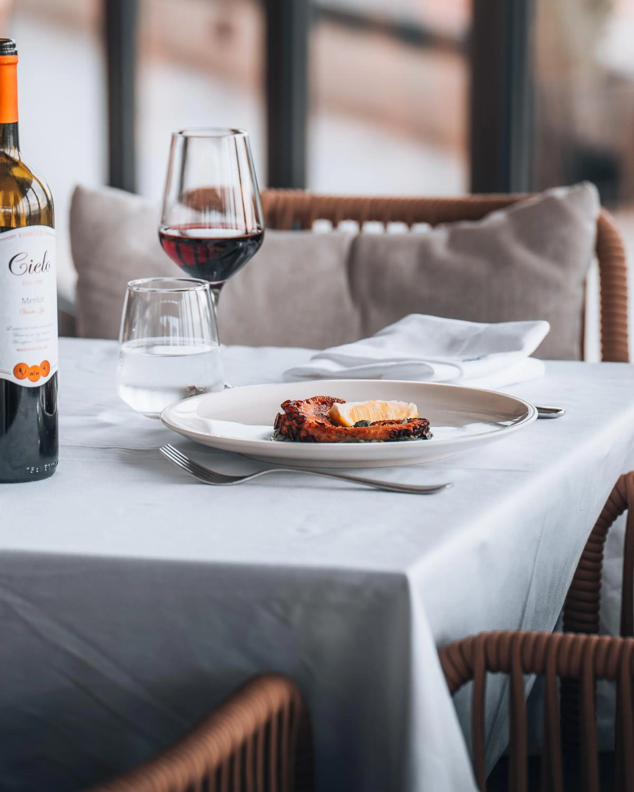 Food and drinks in Royal Blue Resort & Residences