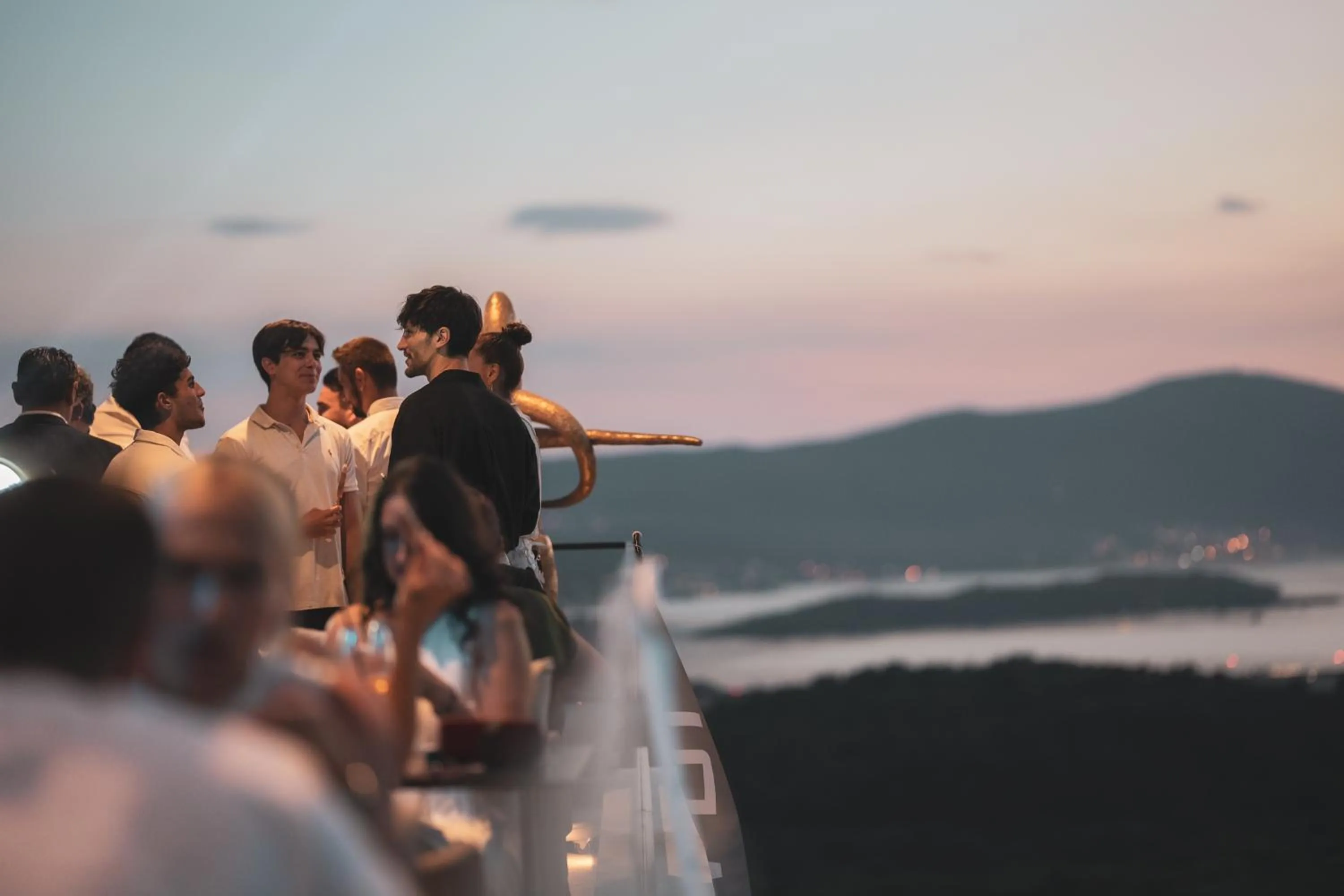 Restaurant/places to eat in Royal Blue Resort & Residences