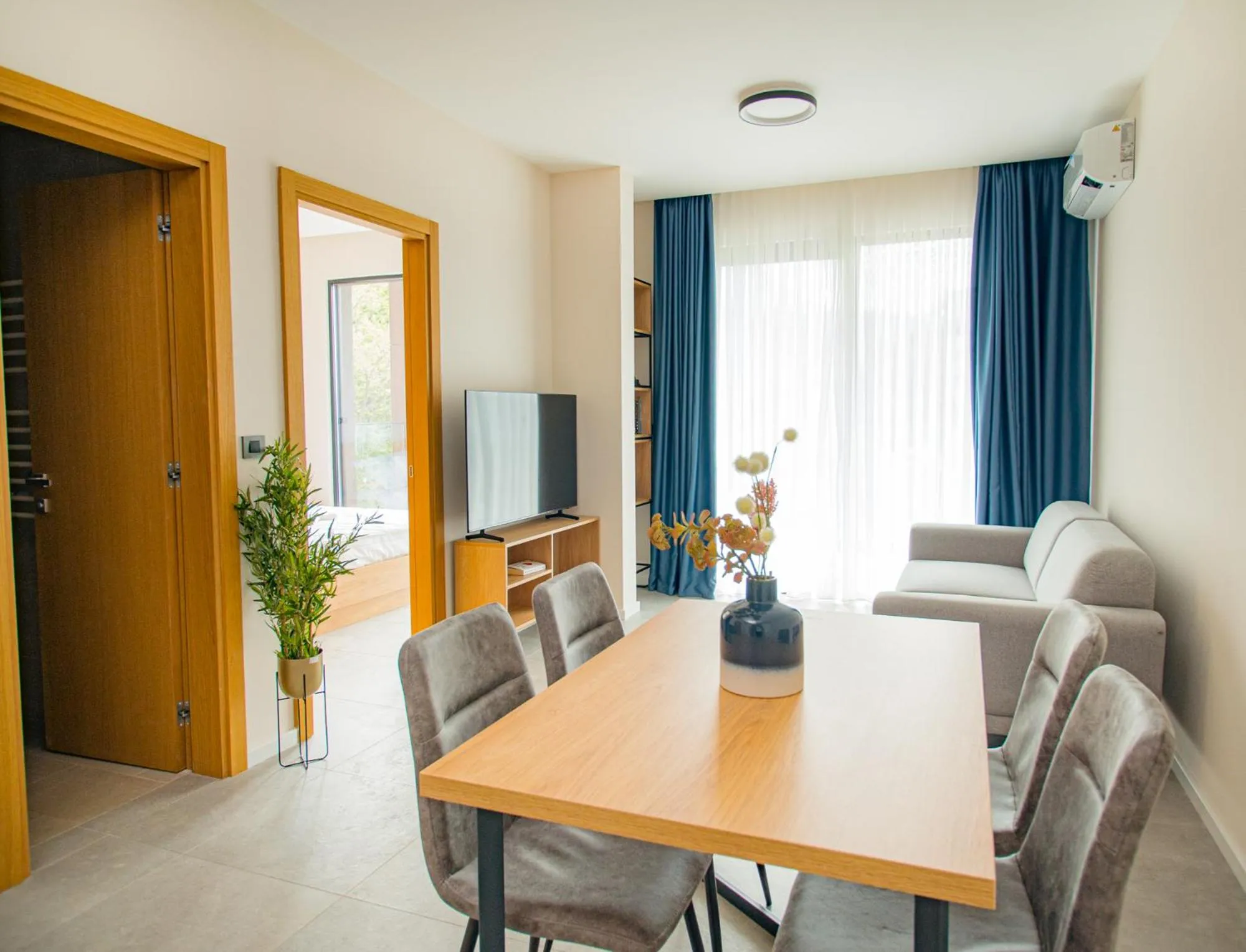 Living room in Royal Blue Resort & Residences