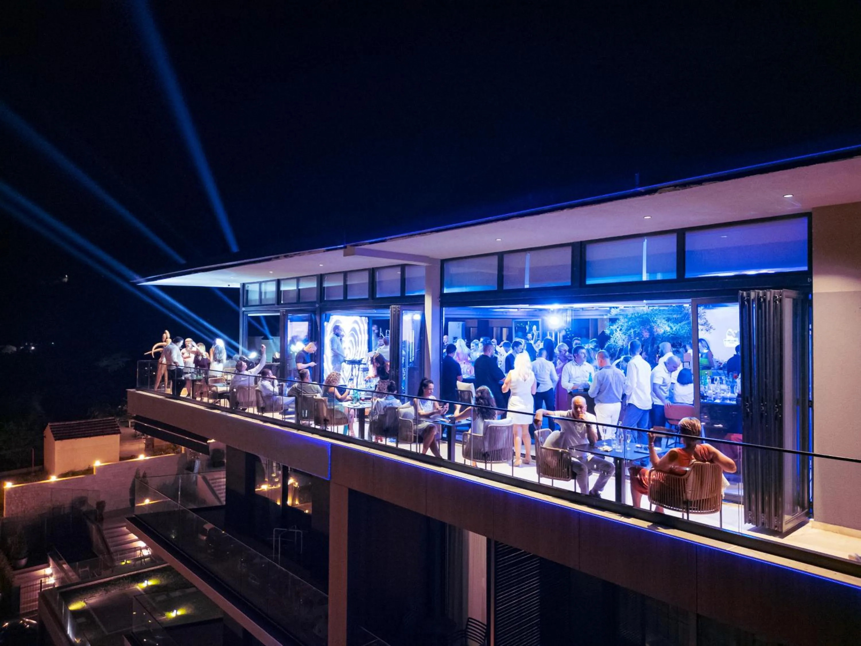 Restaurant/places to eat in Royal Blue Resort & Residences