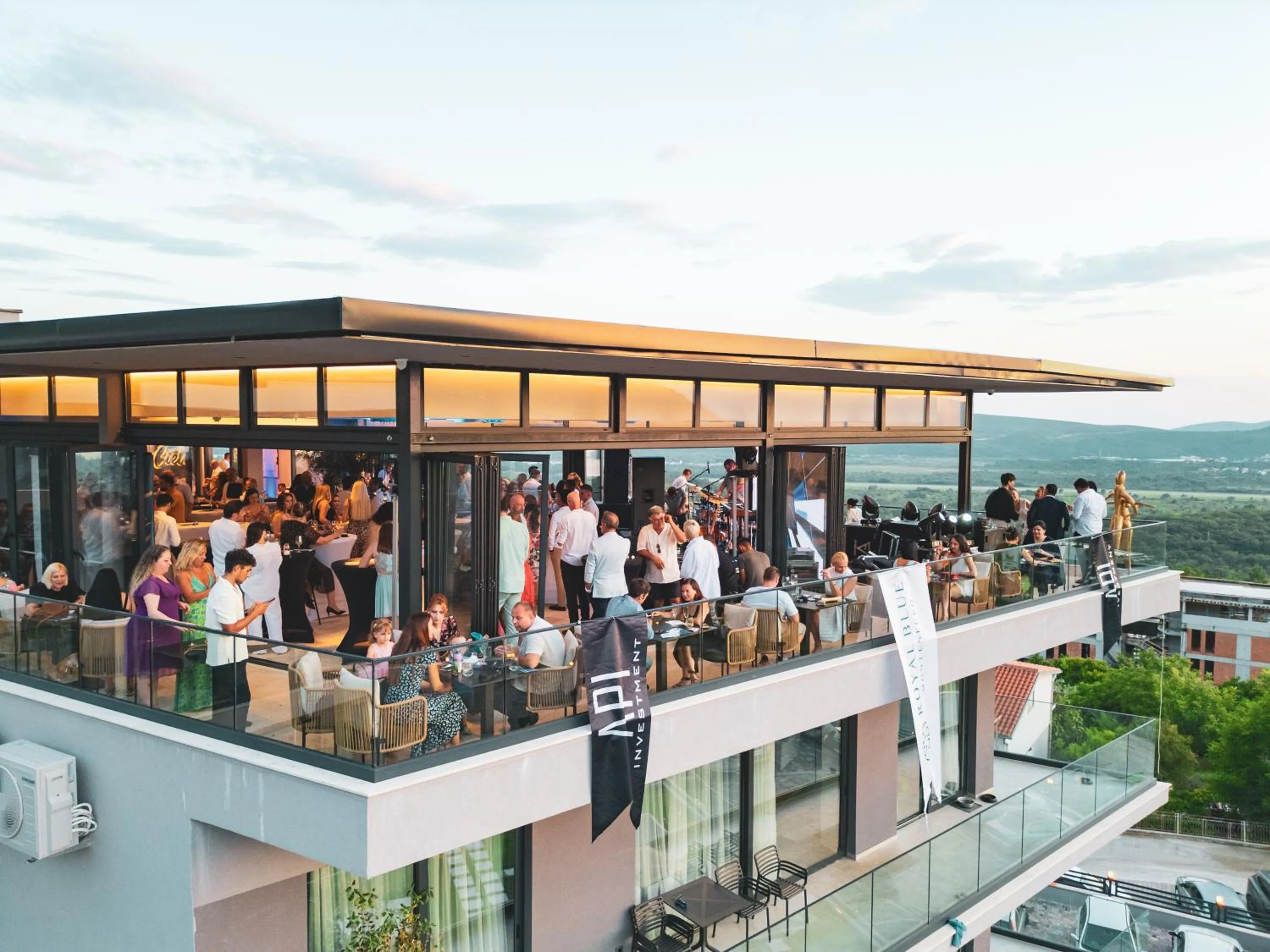 Restaurant/places to eat in Royal Blue Resort & Residences