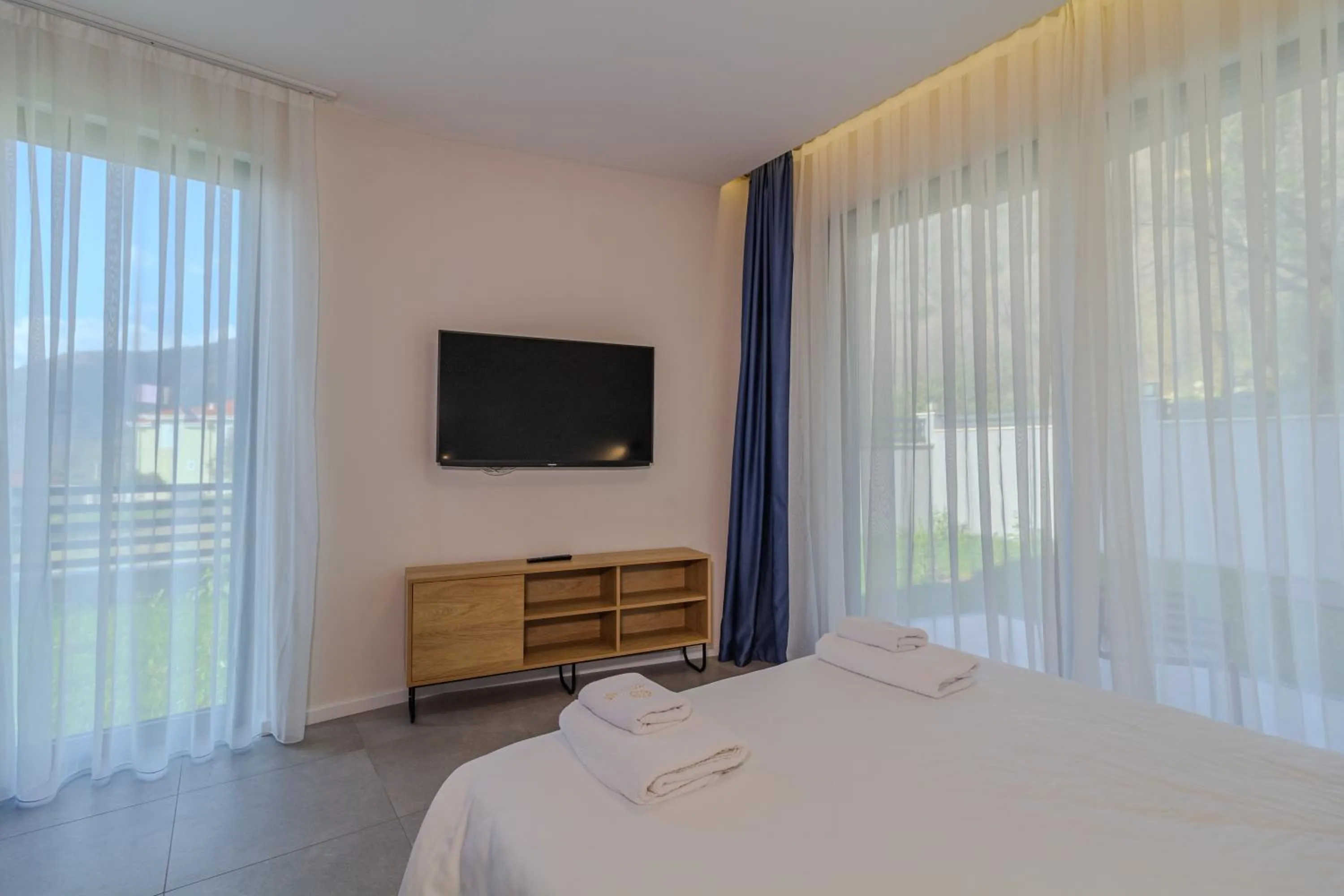 Bedroom, Bed in Royal Blue Resort & Residences