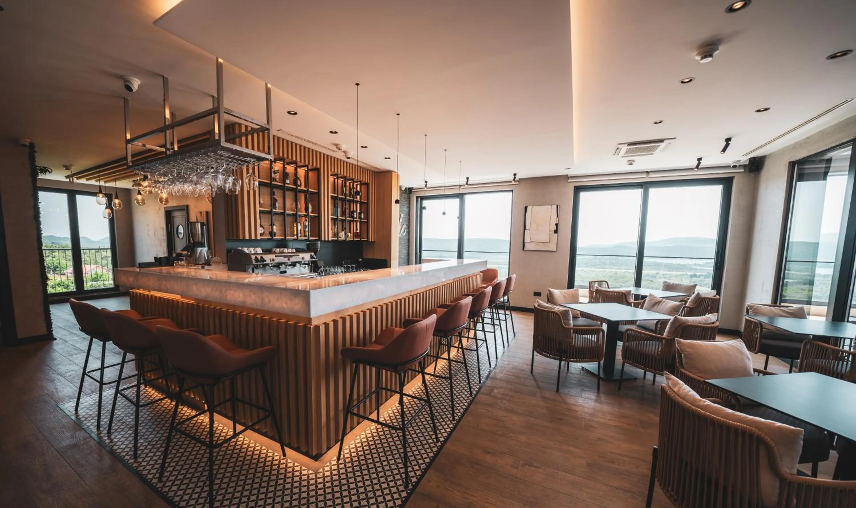 Restaurant/places to eat in Royal Blue Resort & Residences