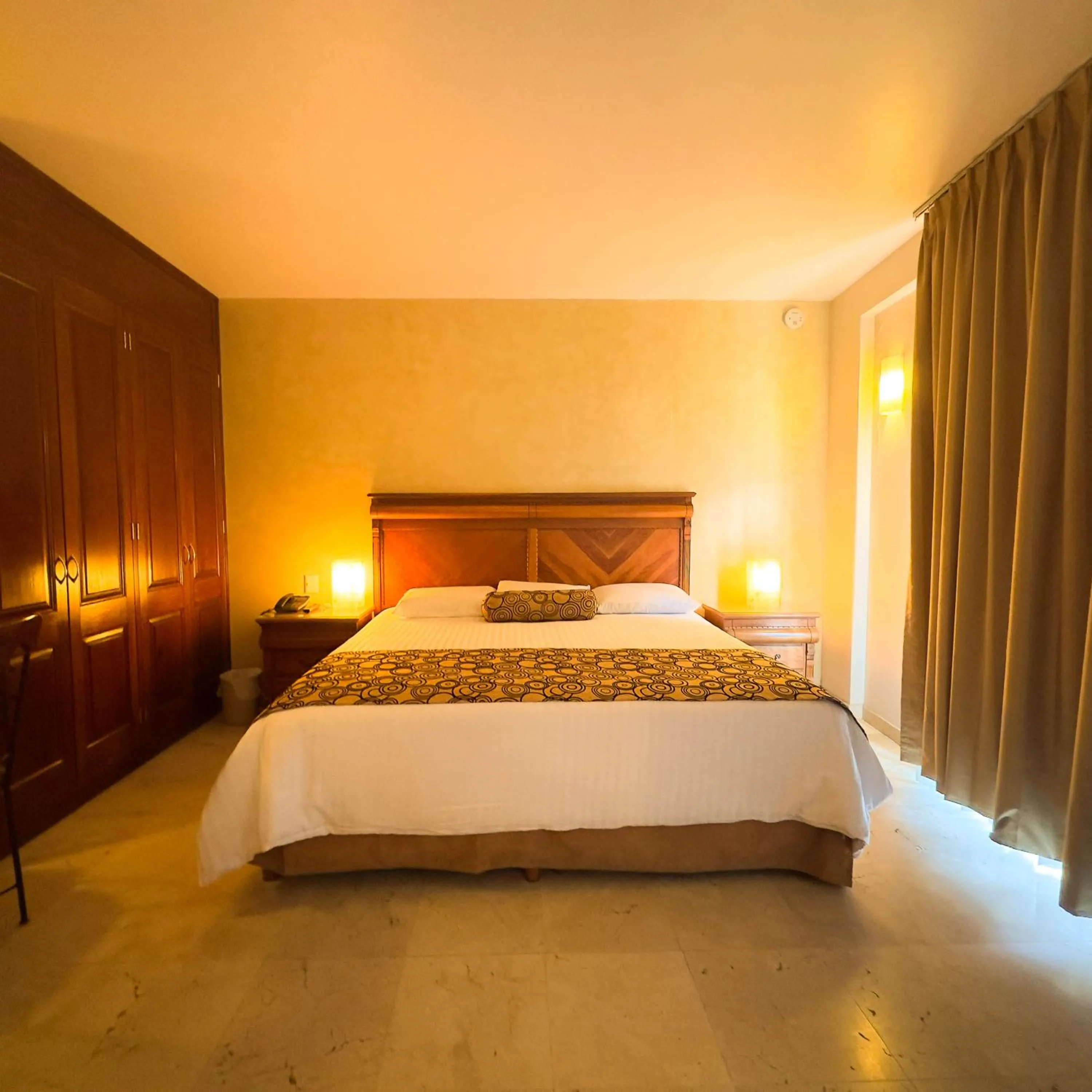 Photo of the whole room, Bed in Quinta Roca Hotel