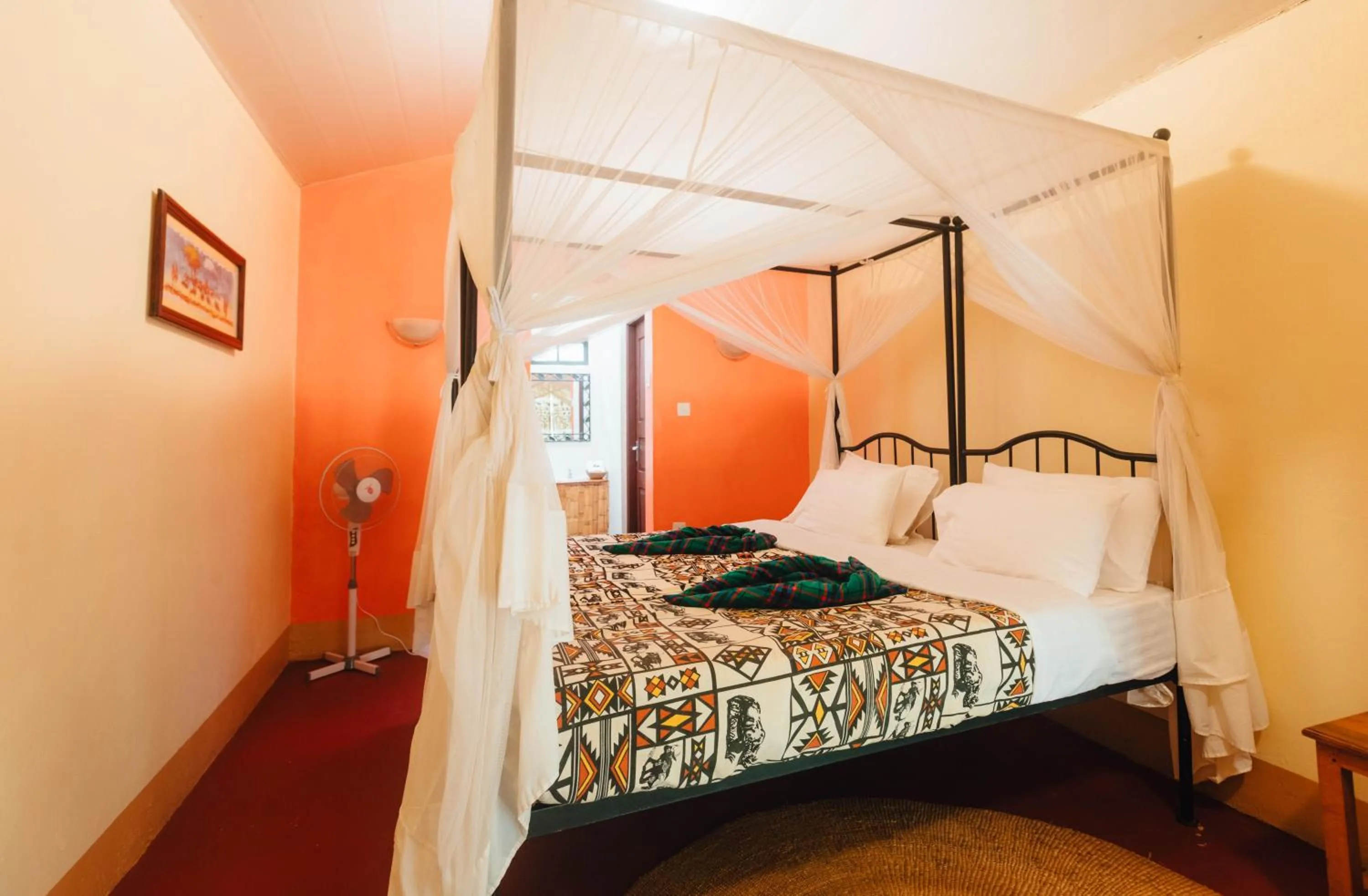 Bedroom, Bed in Octagon Lodge