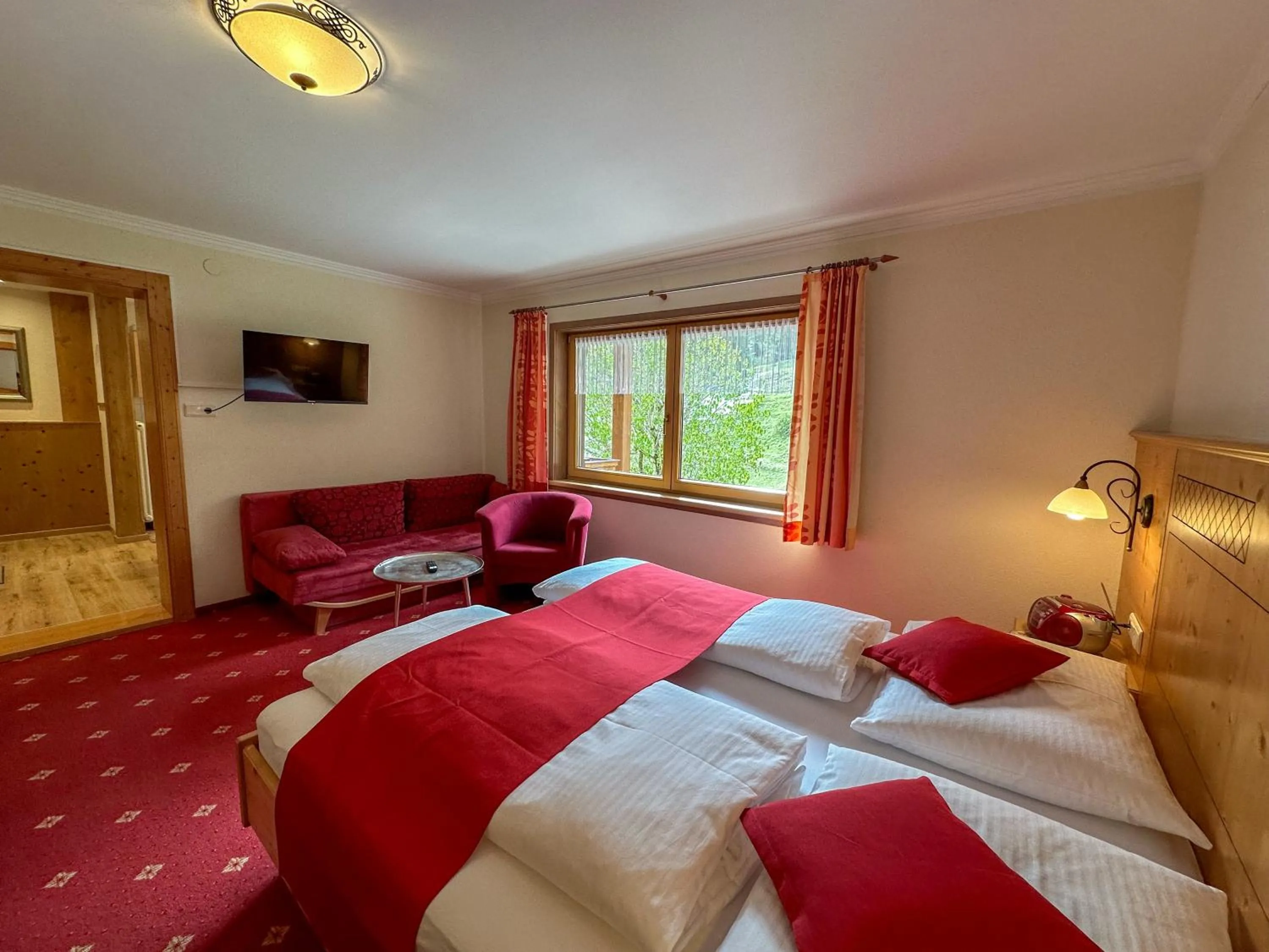 Photo of the whole room, Bed in Frühstückspension Seeblick