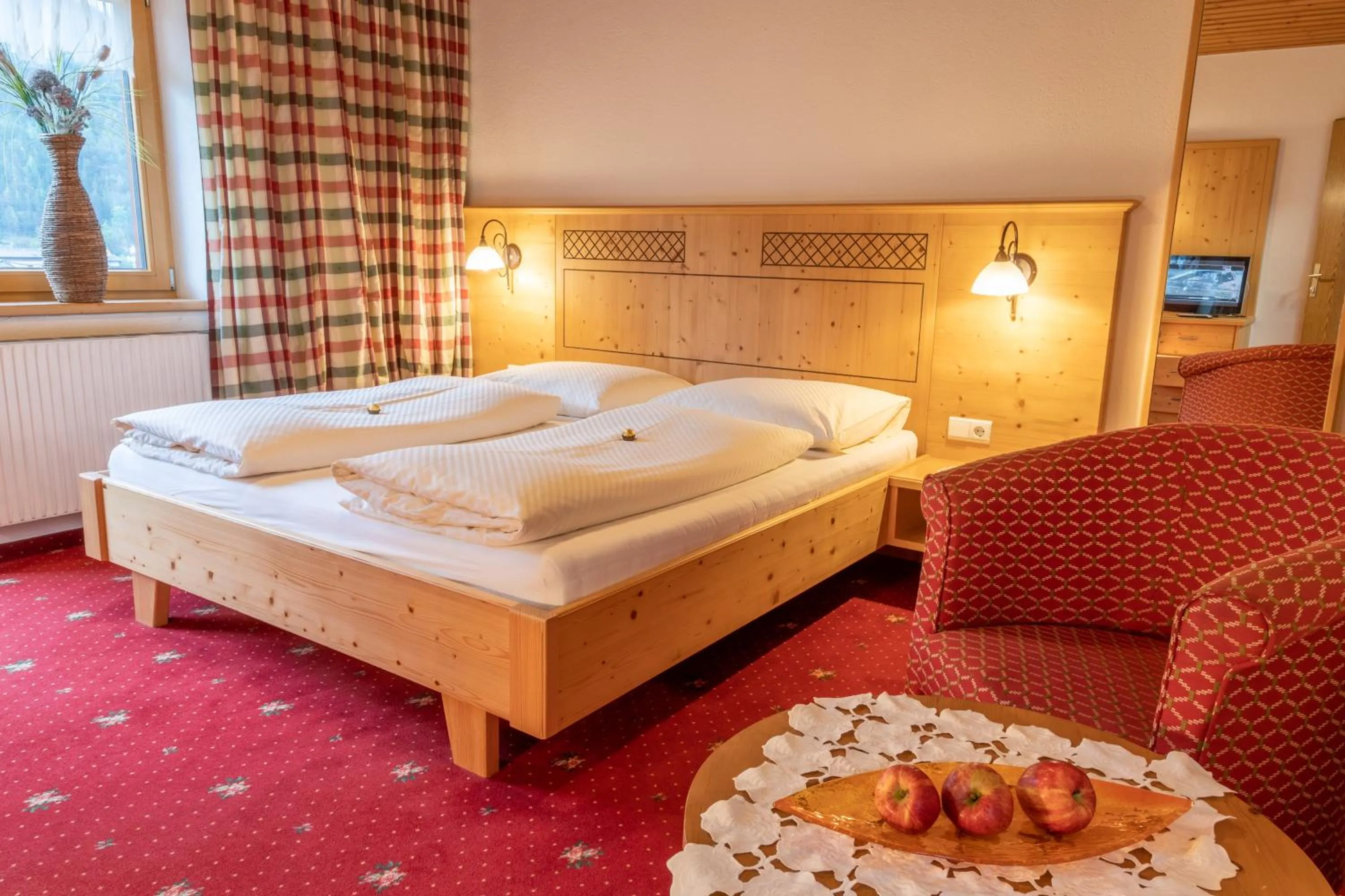 Photo of the whole room, Bed in Frühstückspension Seeblick
