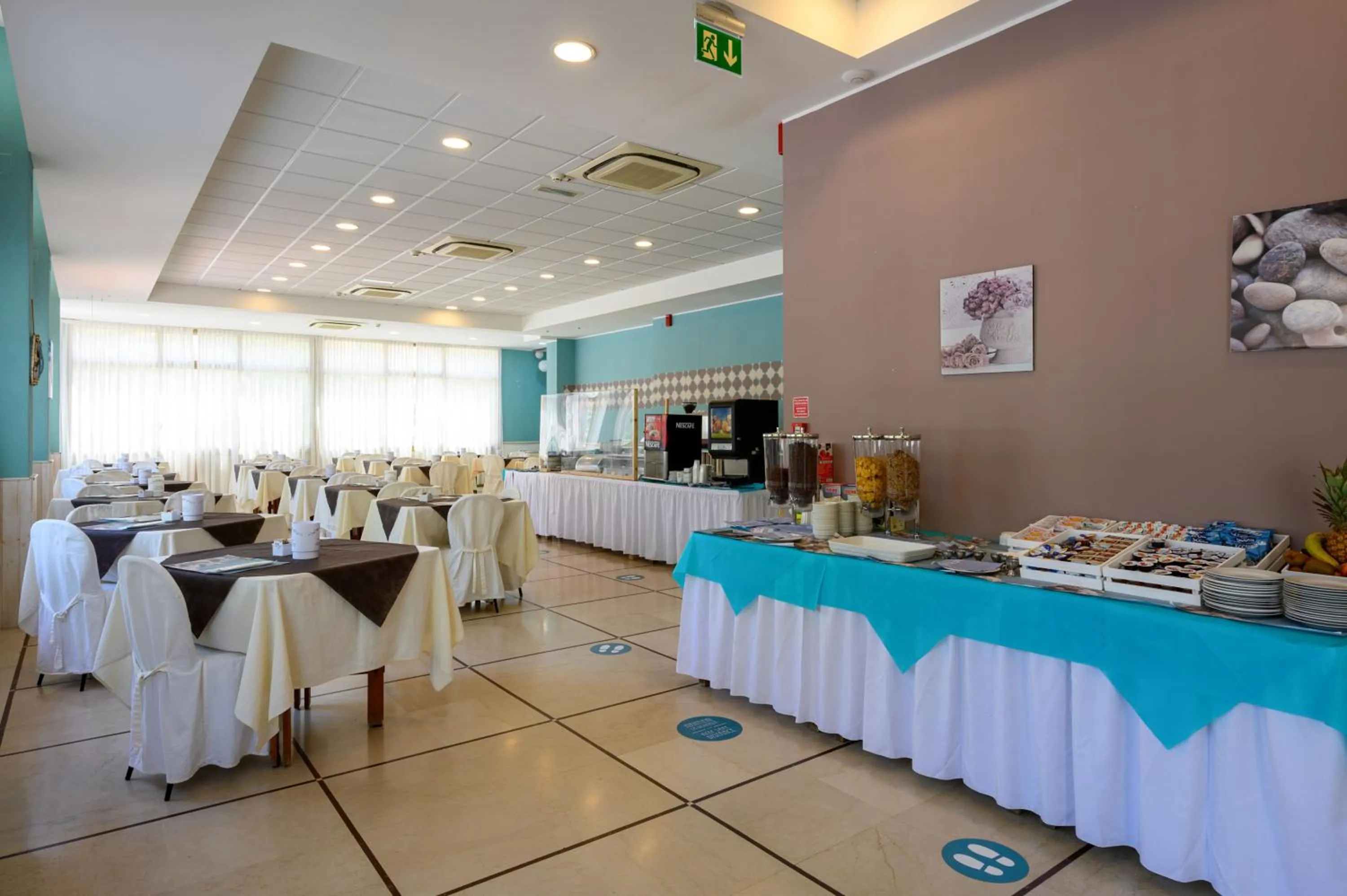 Restaurant/places to eat in Amadei Hotel Promenade