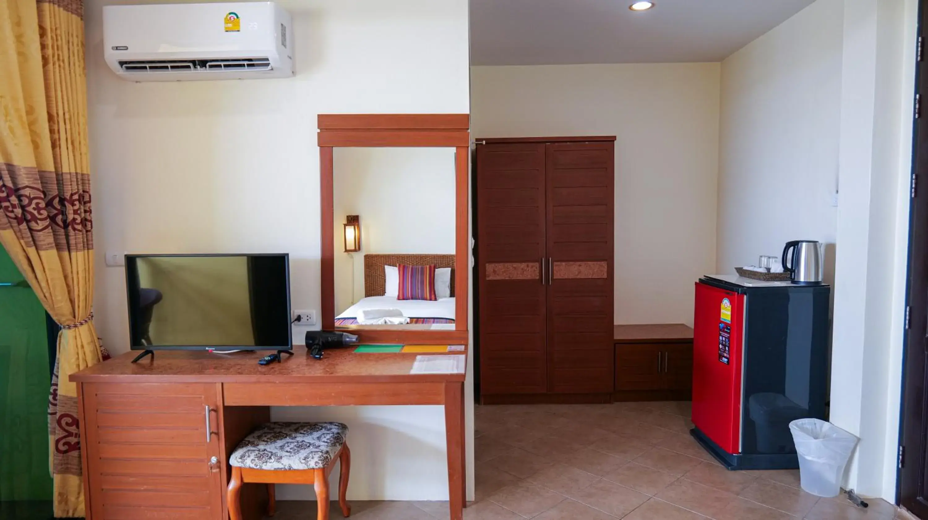 Single Room with Balcony in Kata Silver Sand Single Room with Balcony in Kata Silver Sand
