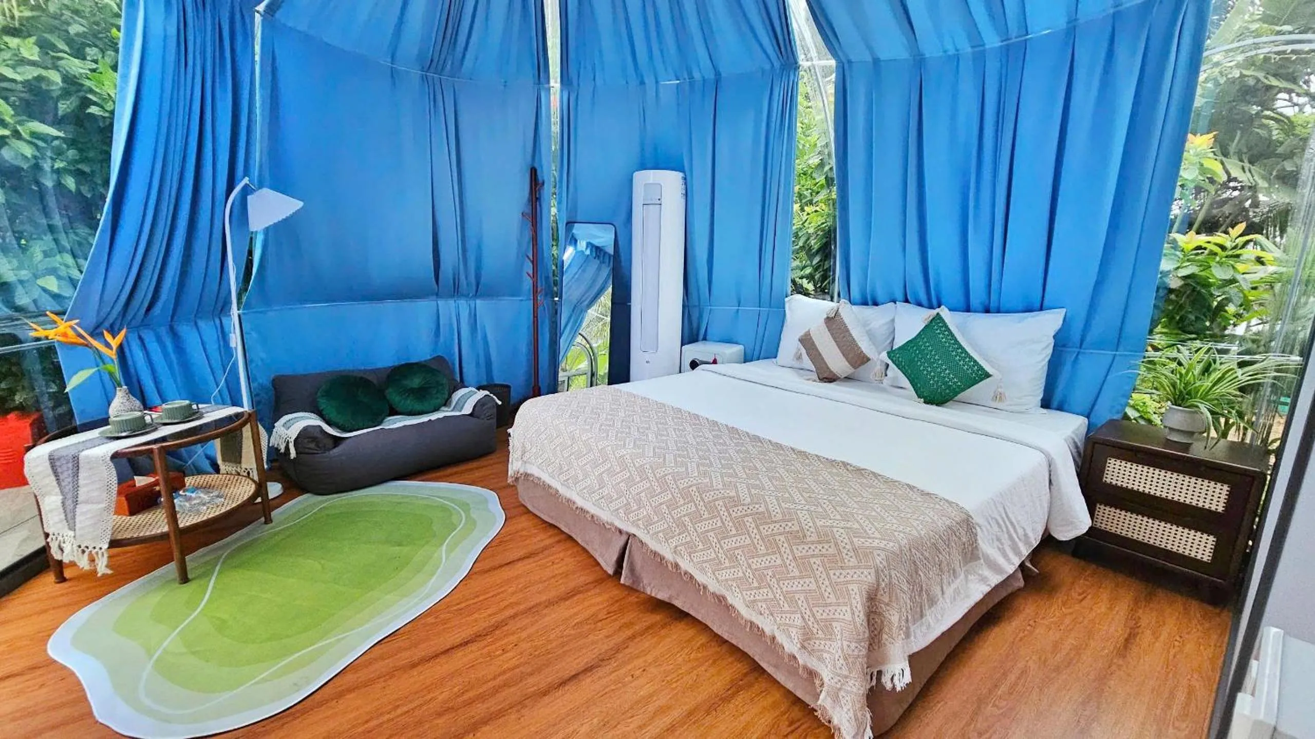 Bedroom, Bed in Fairy Mountain Retreat