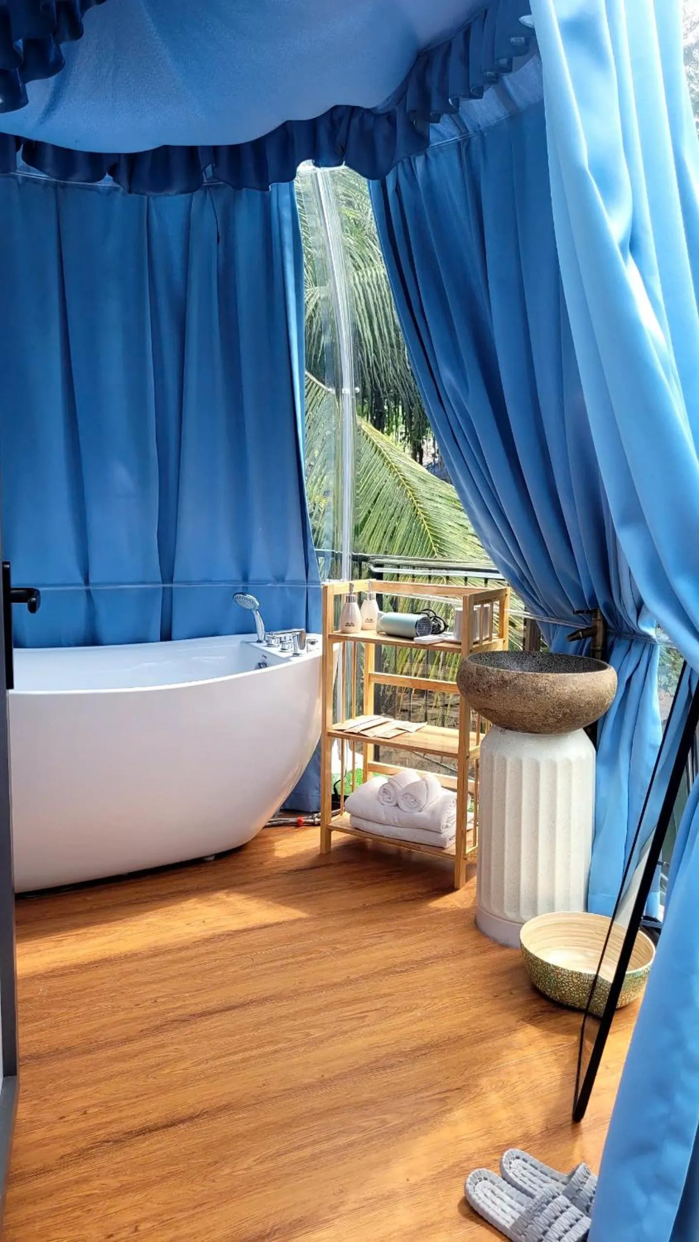 Hot Tub in Fairy Mountain Retreat