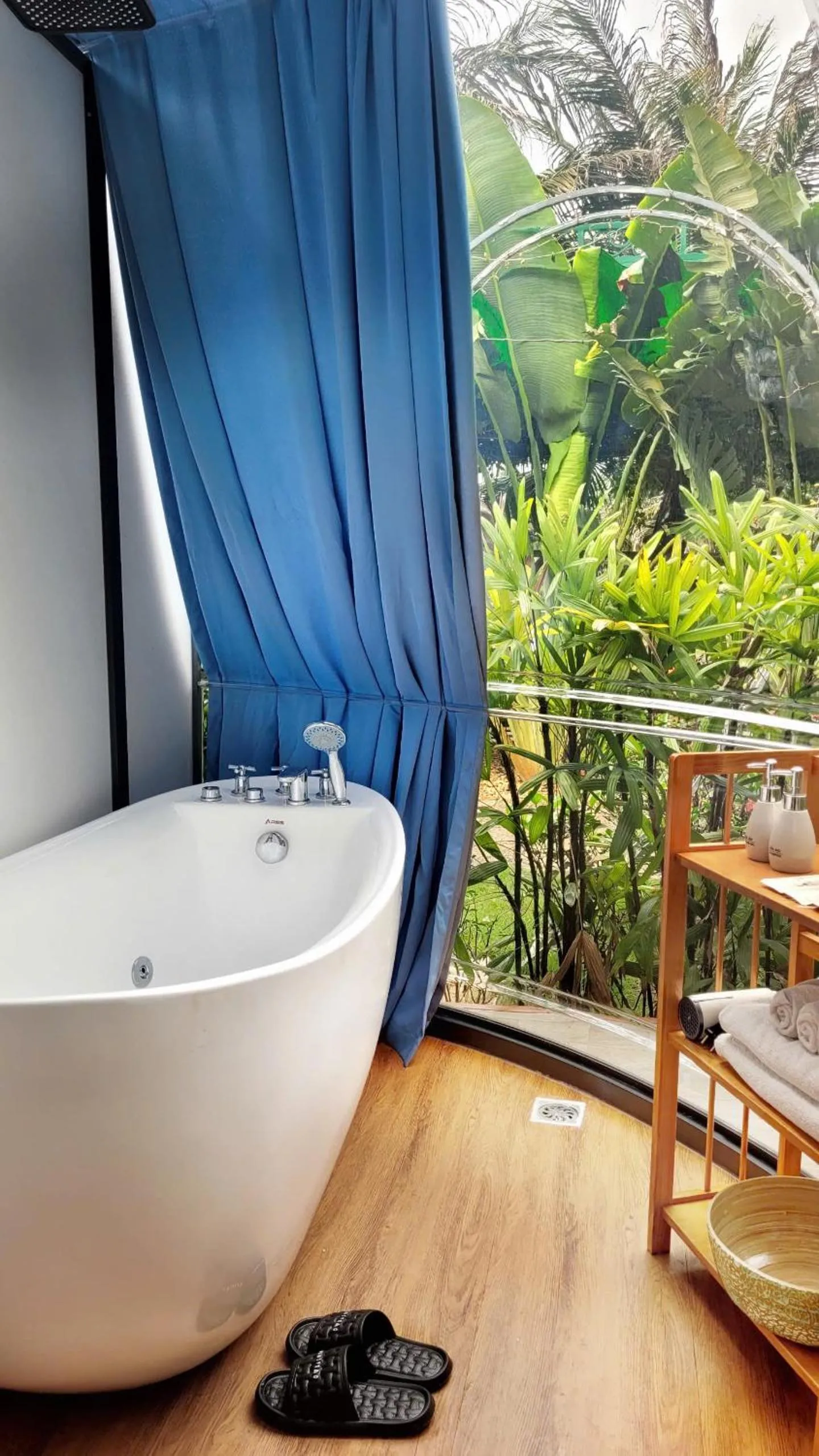 Hot Tub in Fairy Mountain Retreat