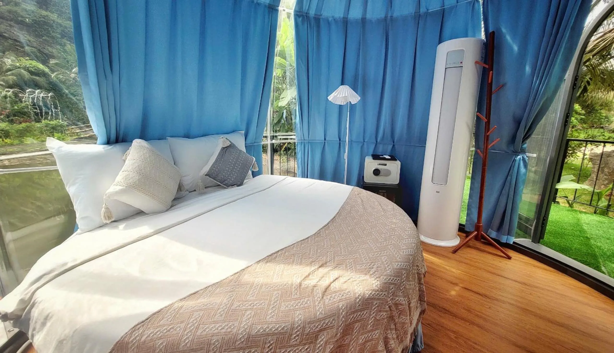 Bedroom, Bed in Fairy Mountain Retreat