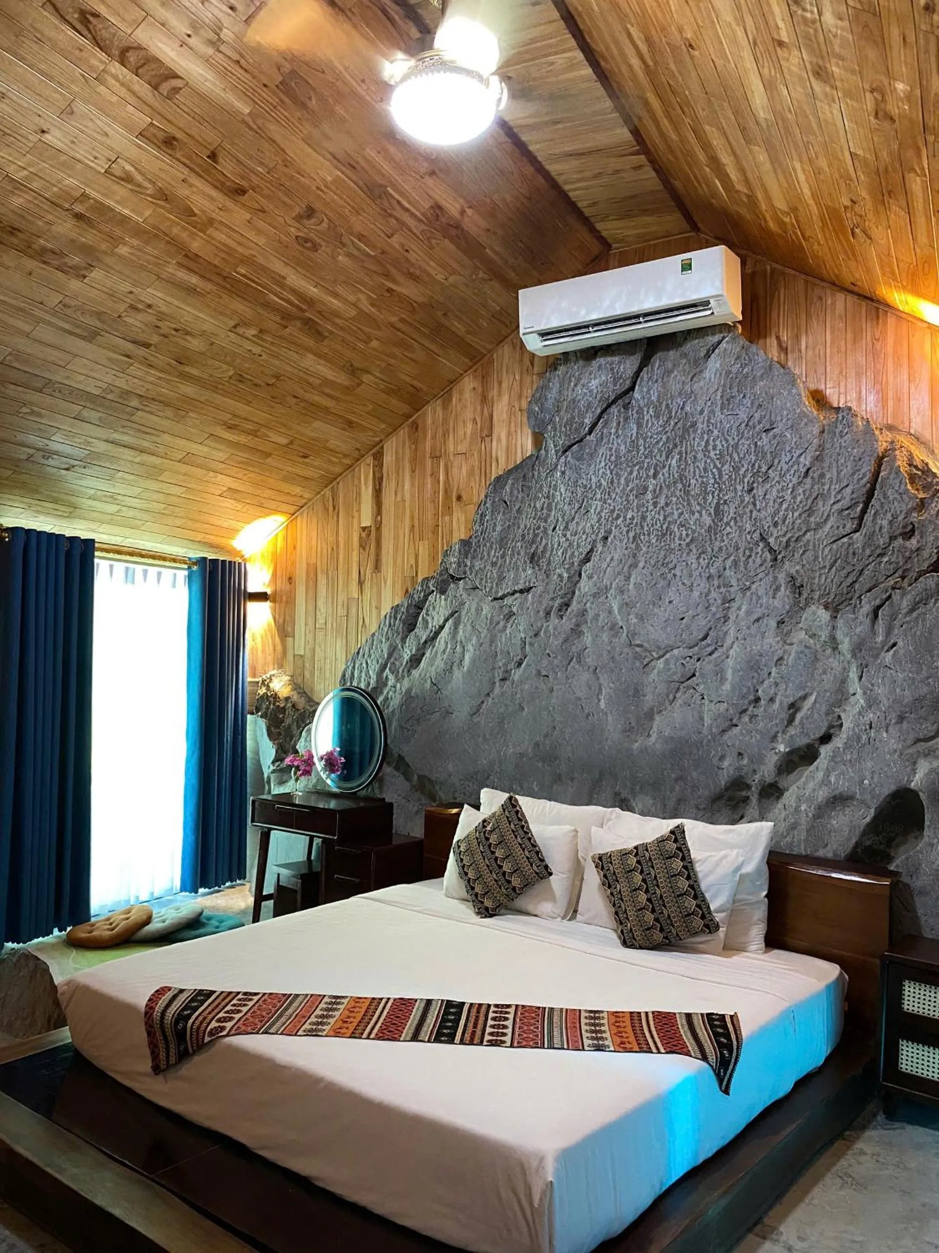 Bed in Fairy Mountain Retreat