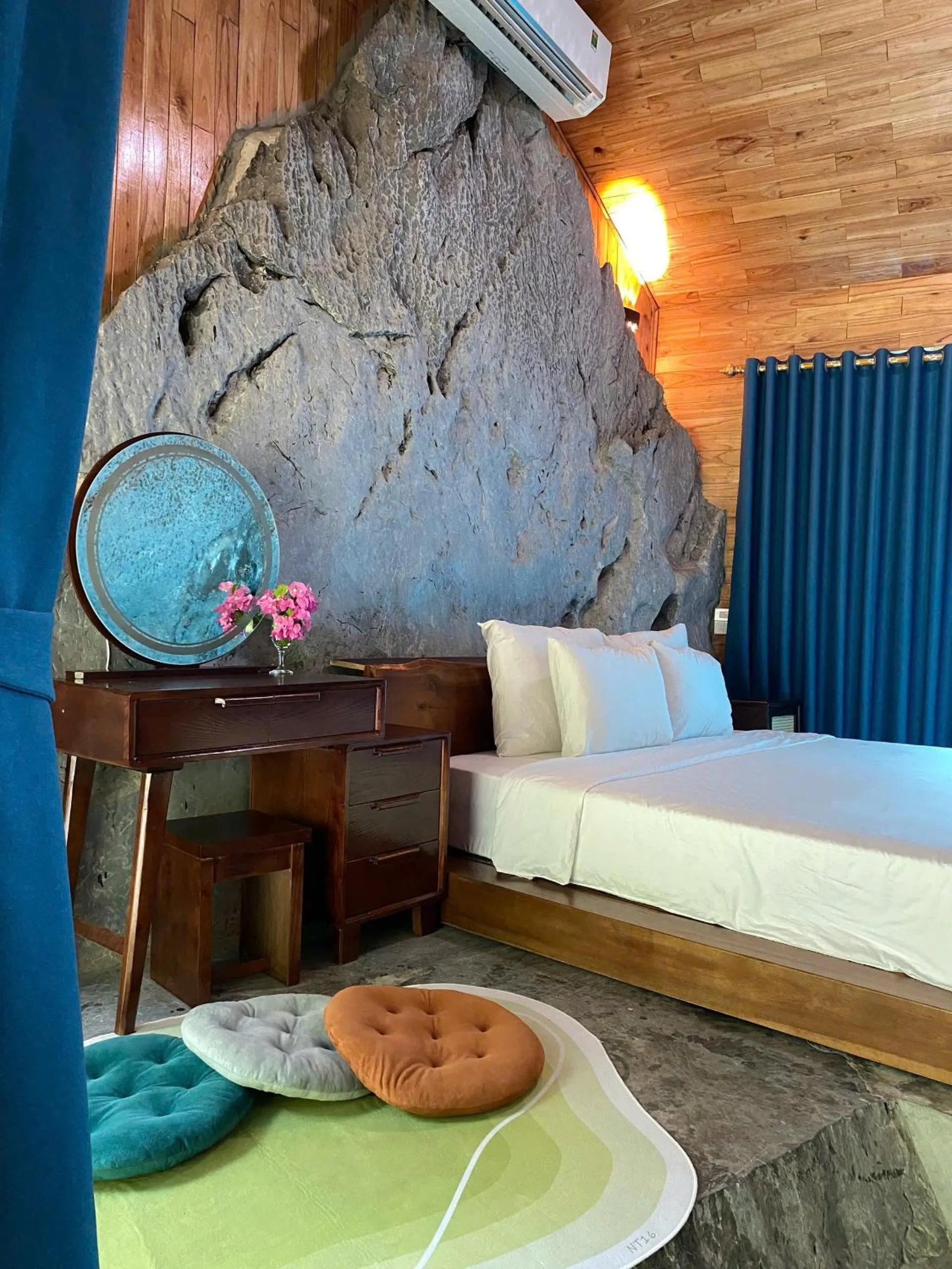 Bed in Fairy Mountain Retreat