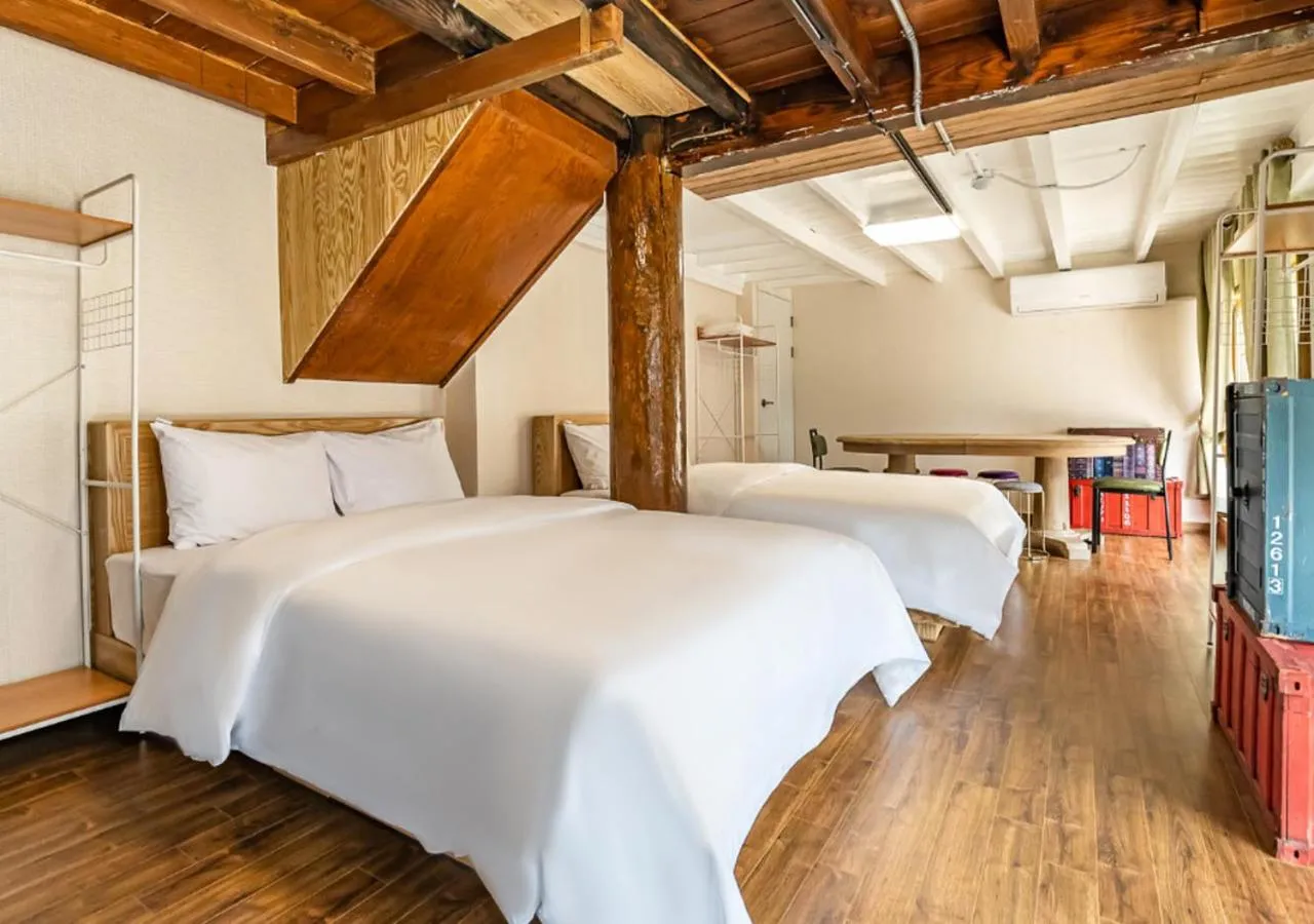 Bedroom, Bed in Woomigwan Hotel