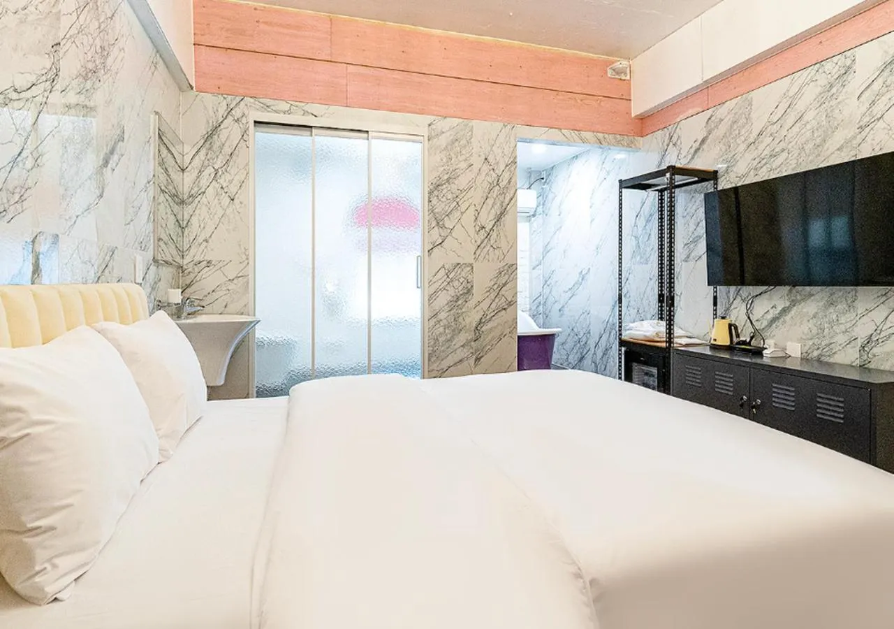 Photo of the whole room, Bed in Woomigwan Hotel