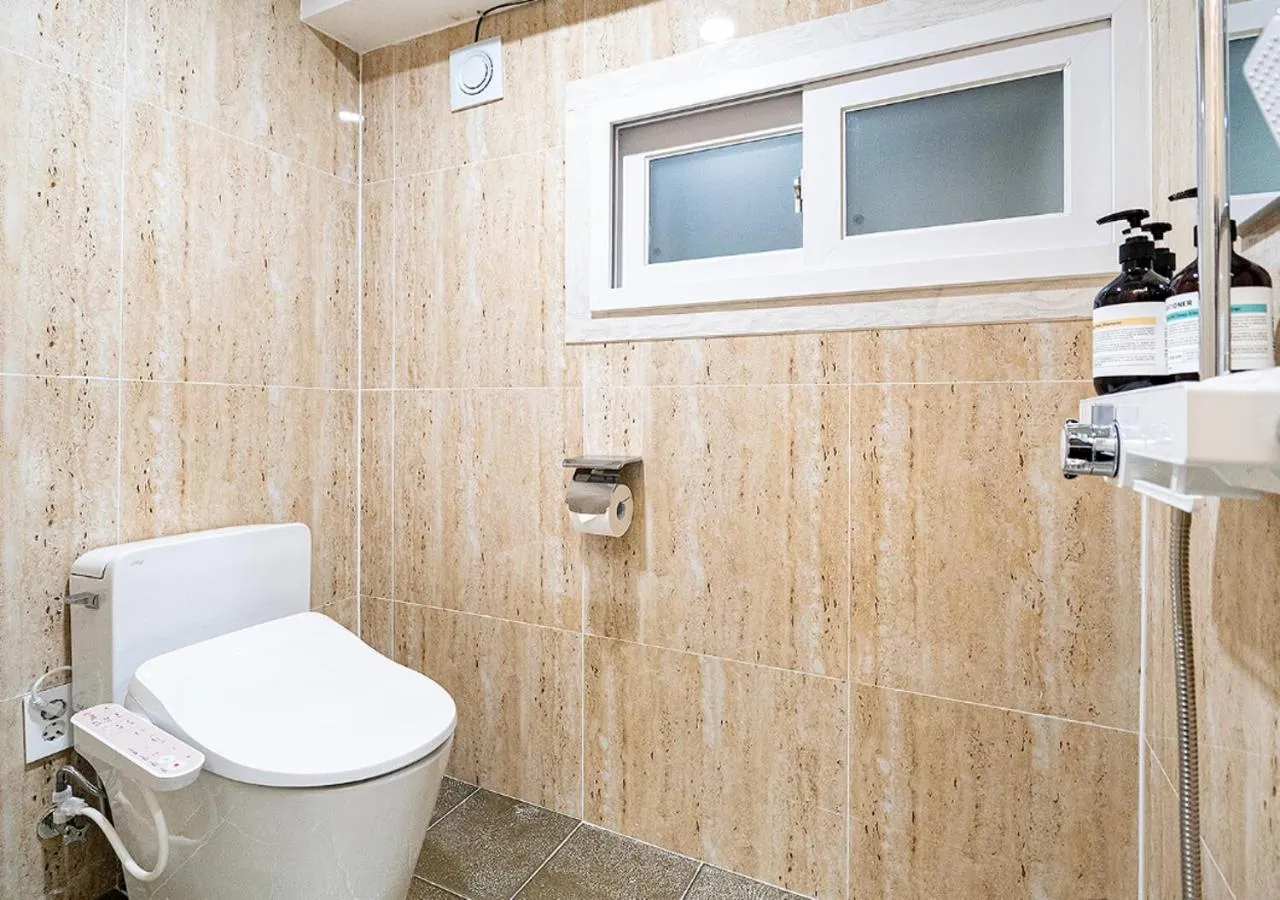 Toilet in Woomigwan Hotel