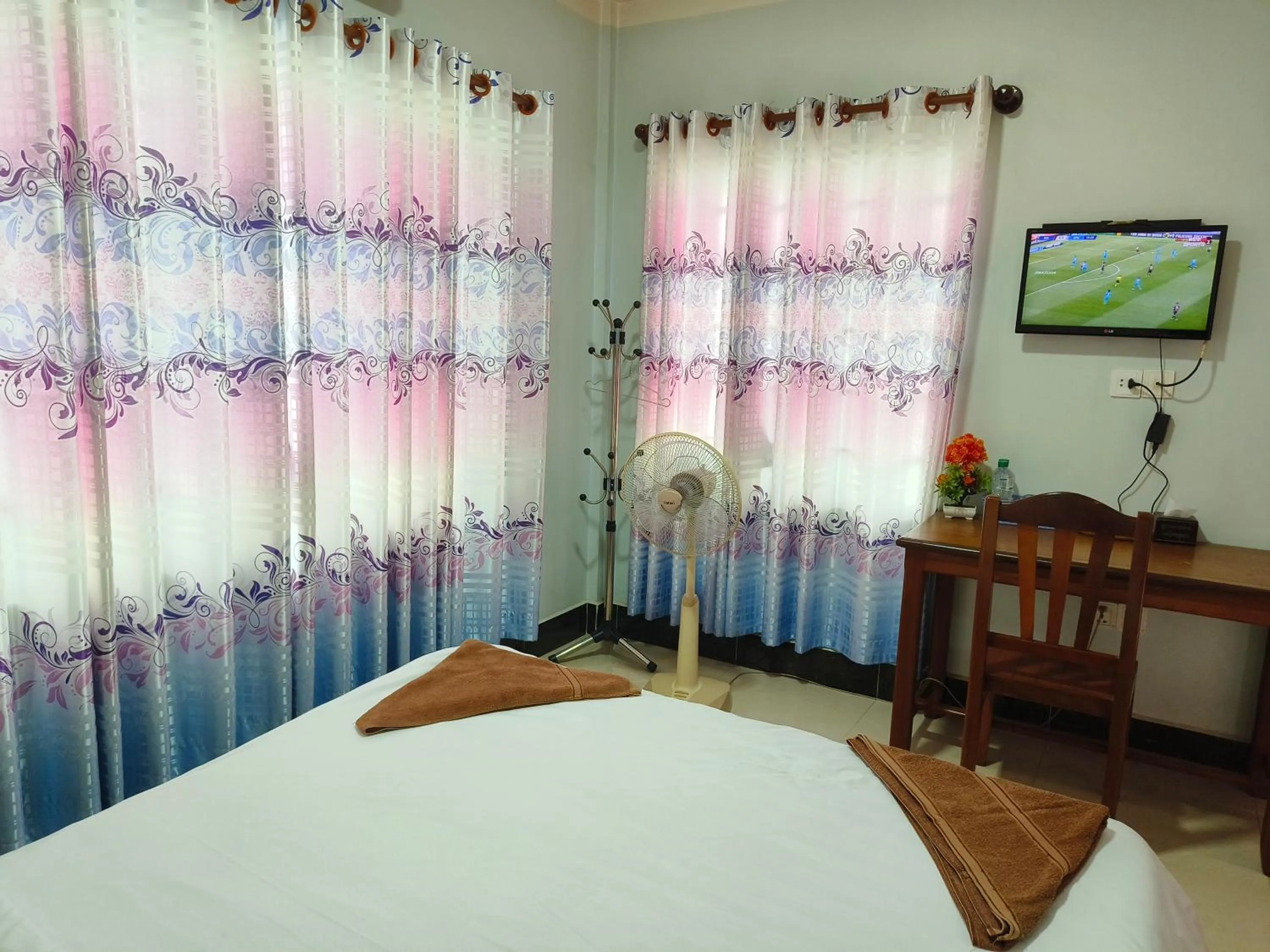 Photo of the whole room, Bed in Raksmey Kampuchea