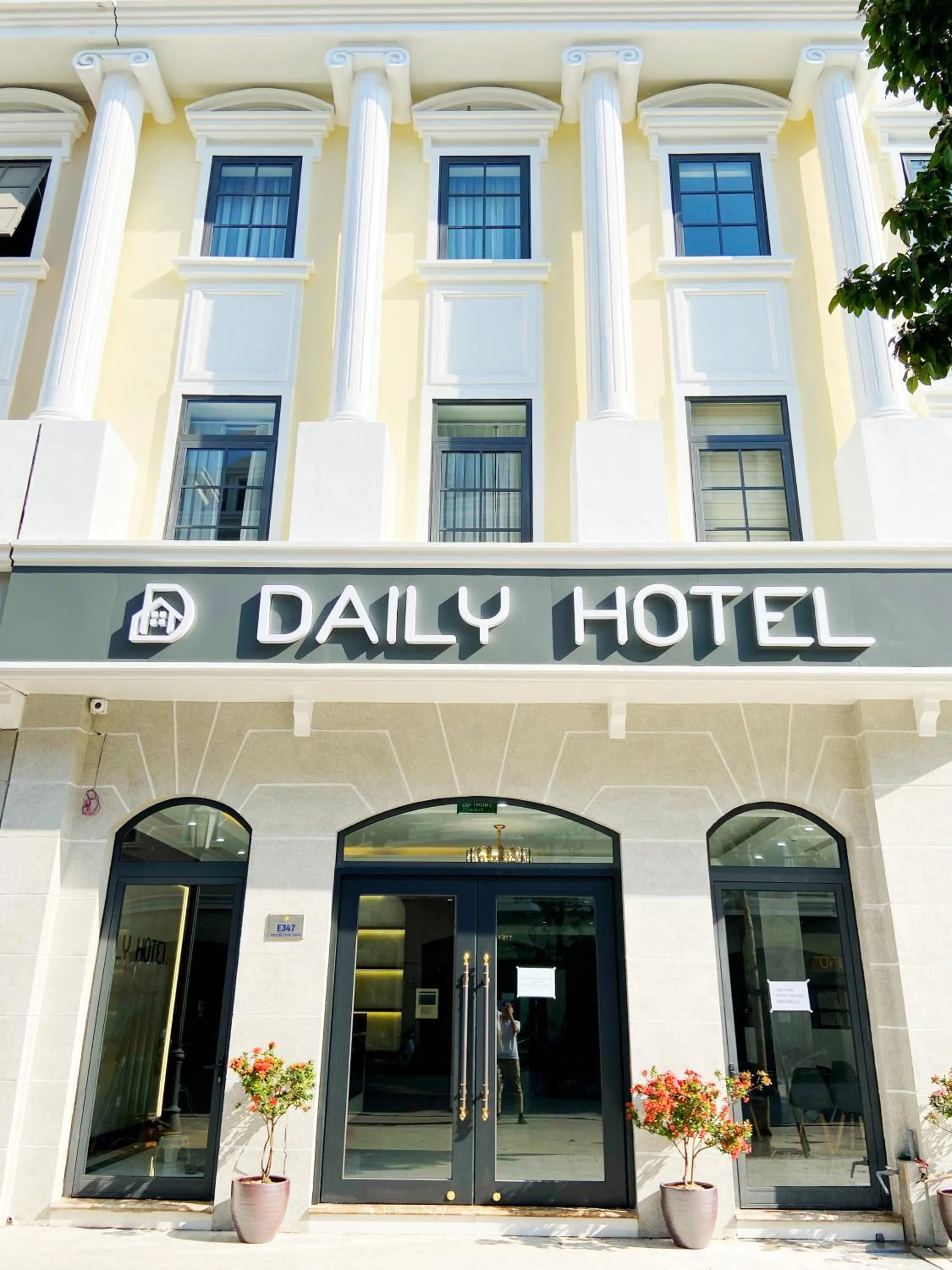 Property building in Daily Hotel Halong