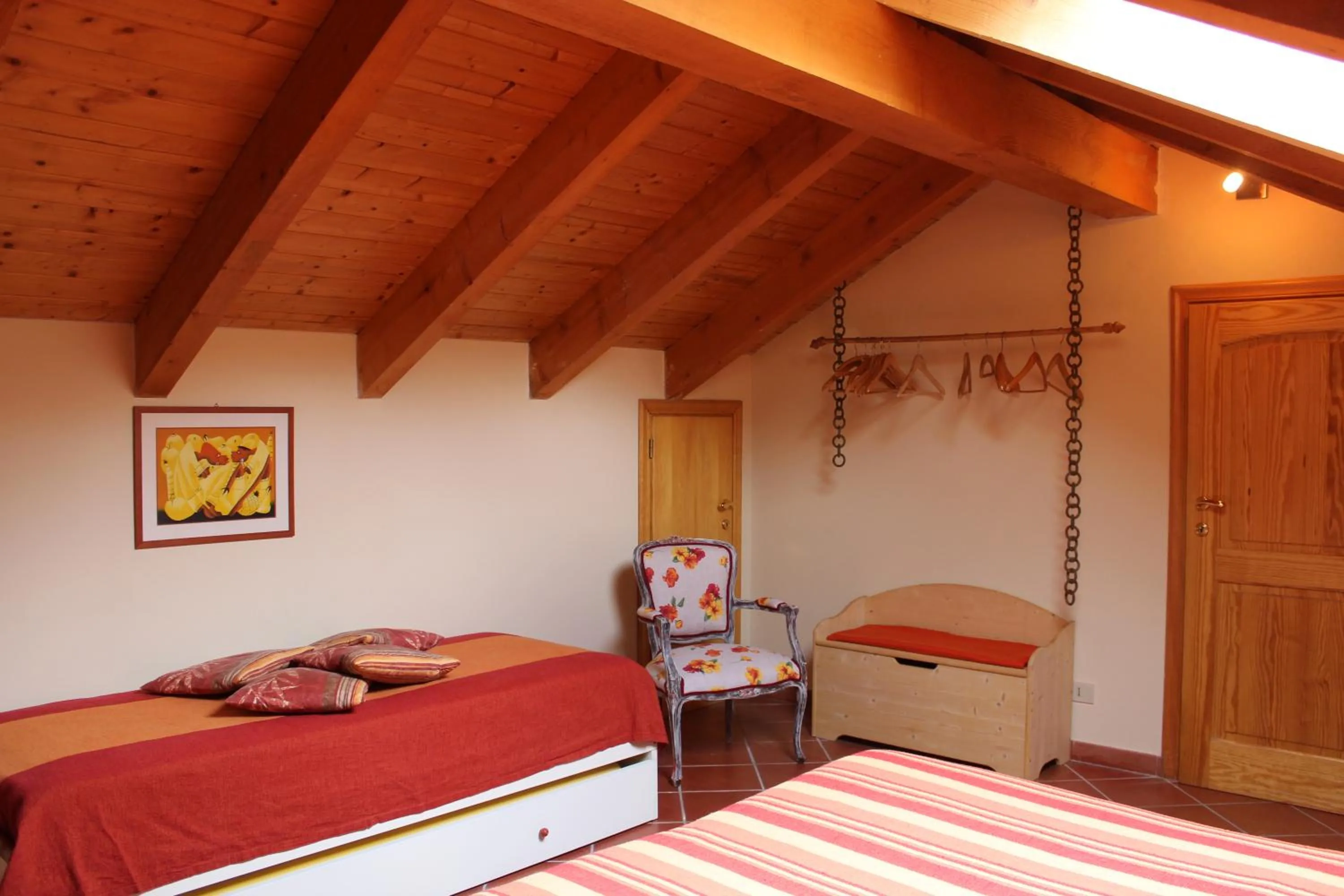 Bedroom, Bed in Segni e Impronta
