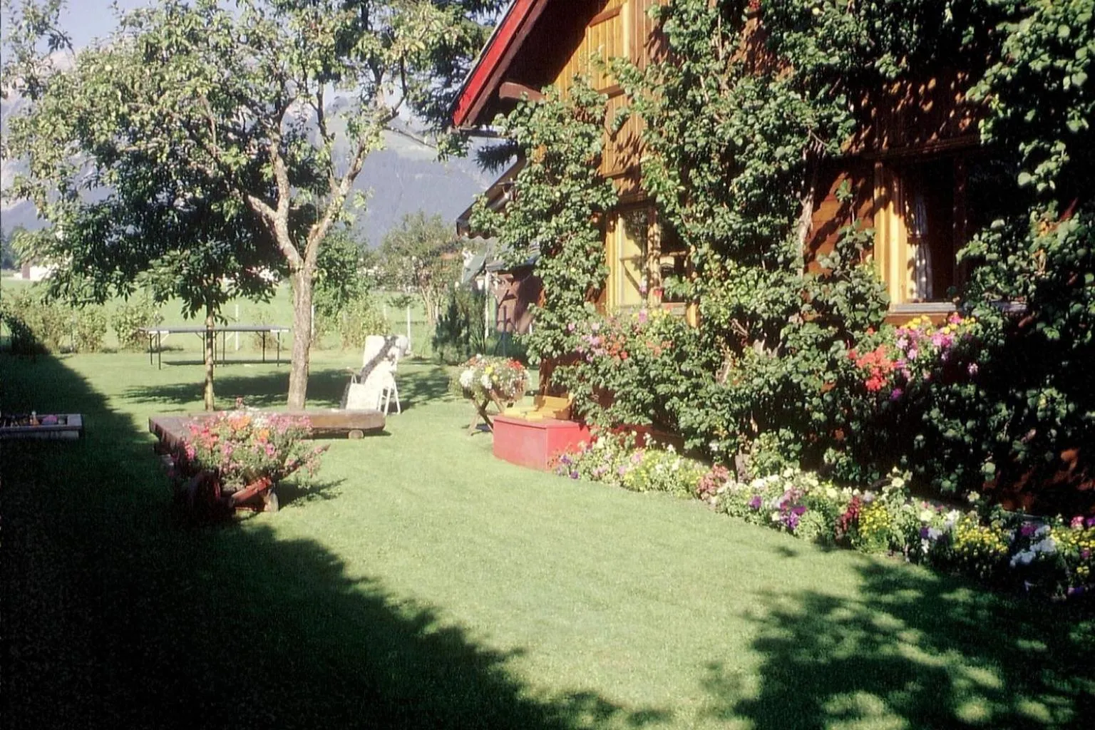 Garden view in Ferienhaus Zirmheim