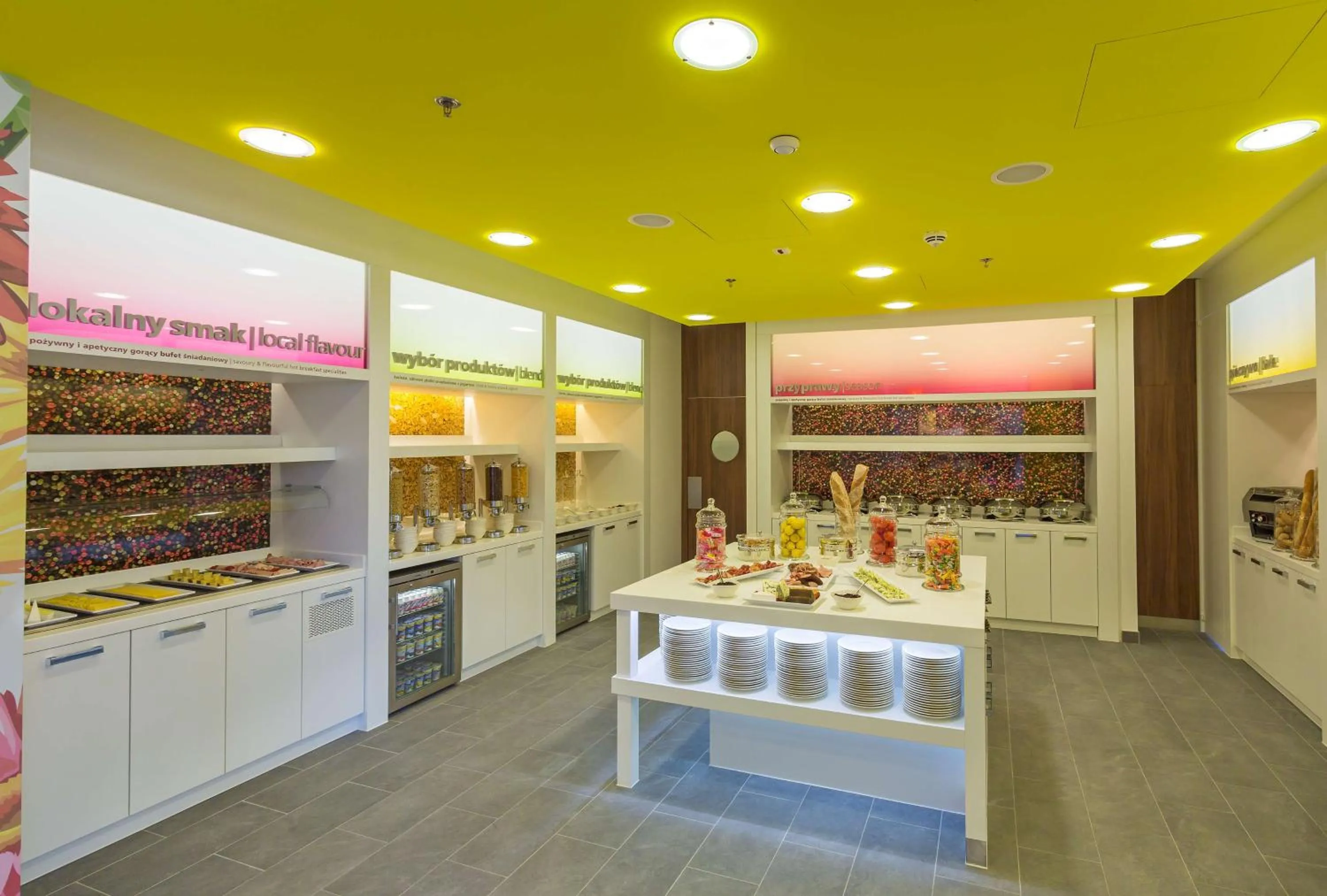 Restaurant/places to eat in Hampton by Hilton Warsaw City Centre