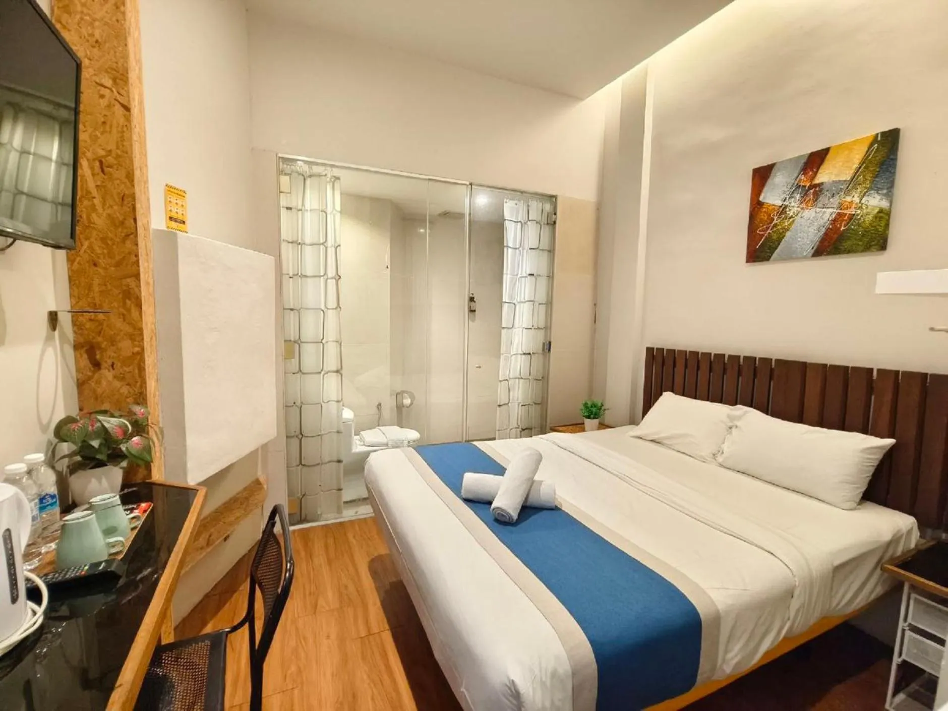 Bedroom, Bed in The Riverbank Hotel By MRVJ Business