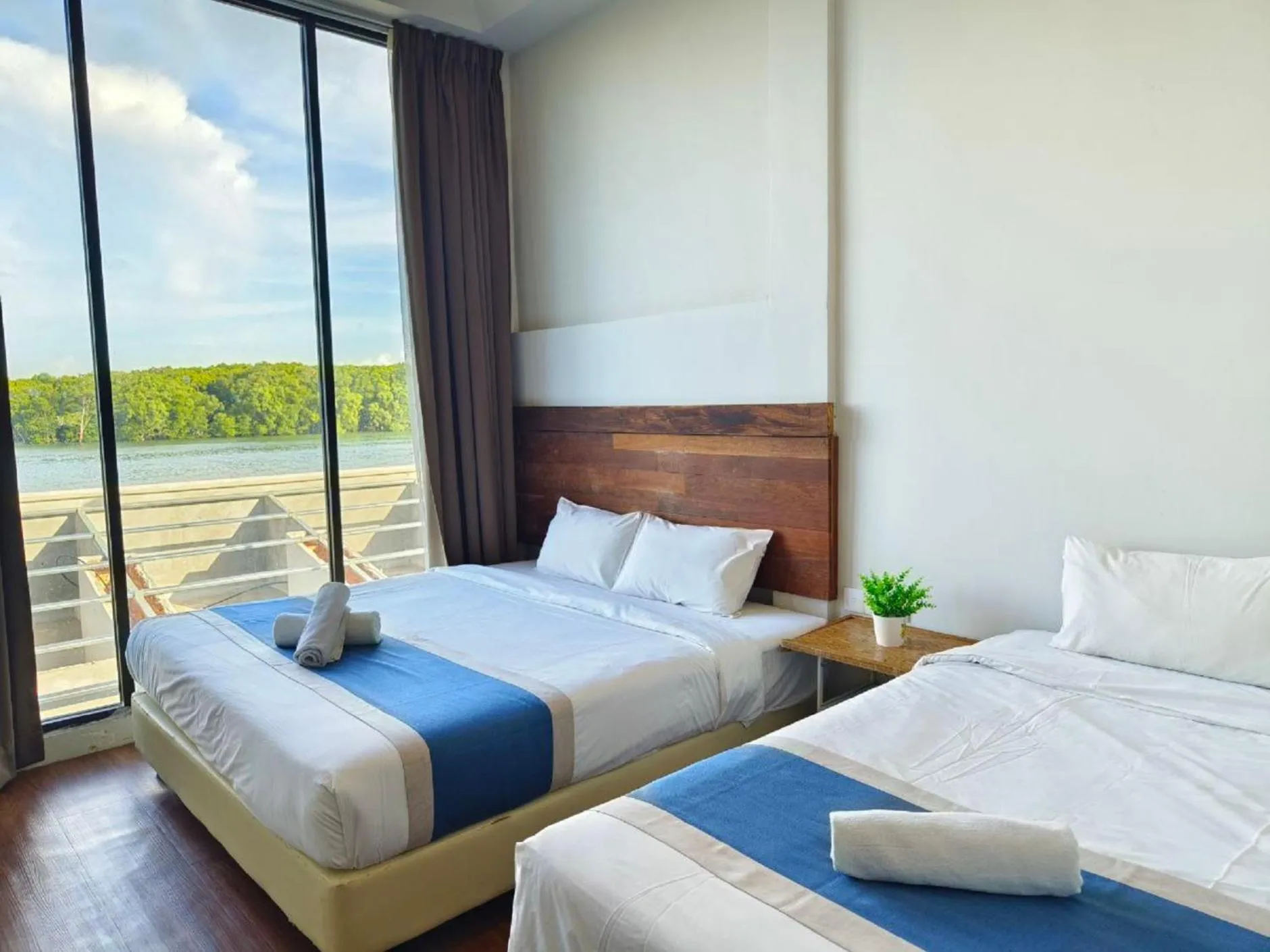 Bedroom, Bed in The Riverbank Hotel By MRVJ Business