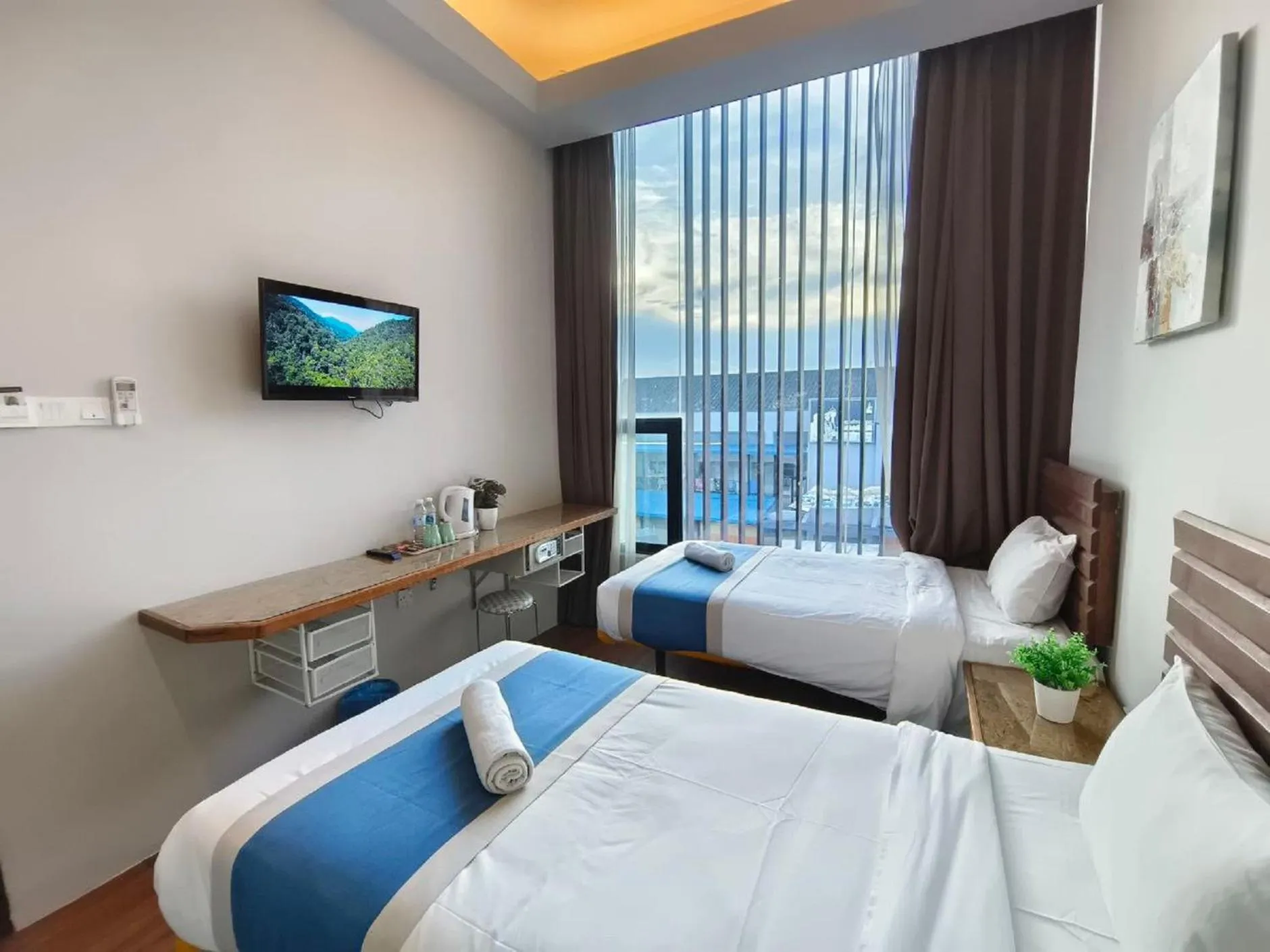 Bedroom, Bed in The Riverbank Hotel By MRVJ Business