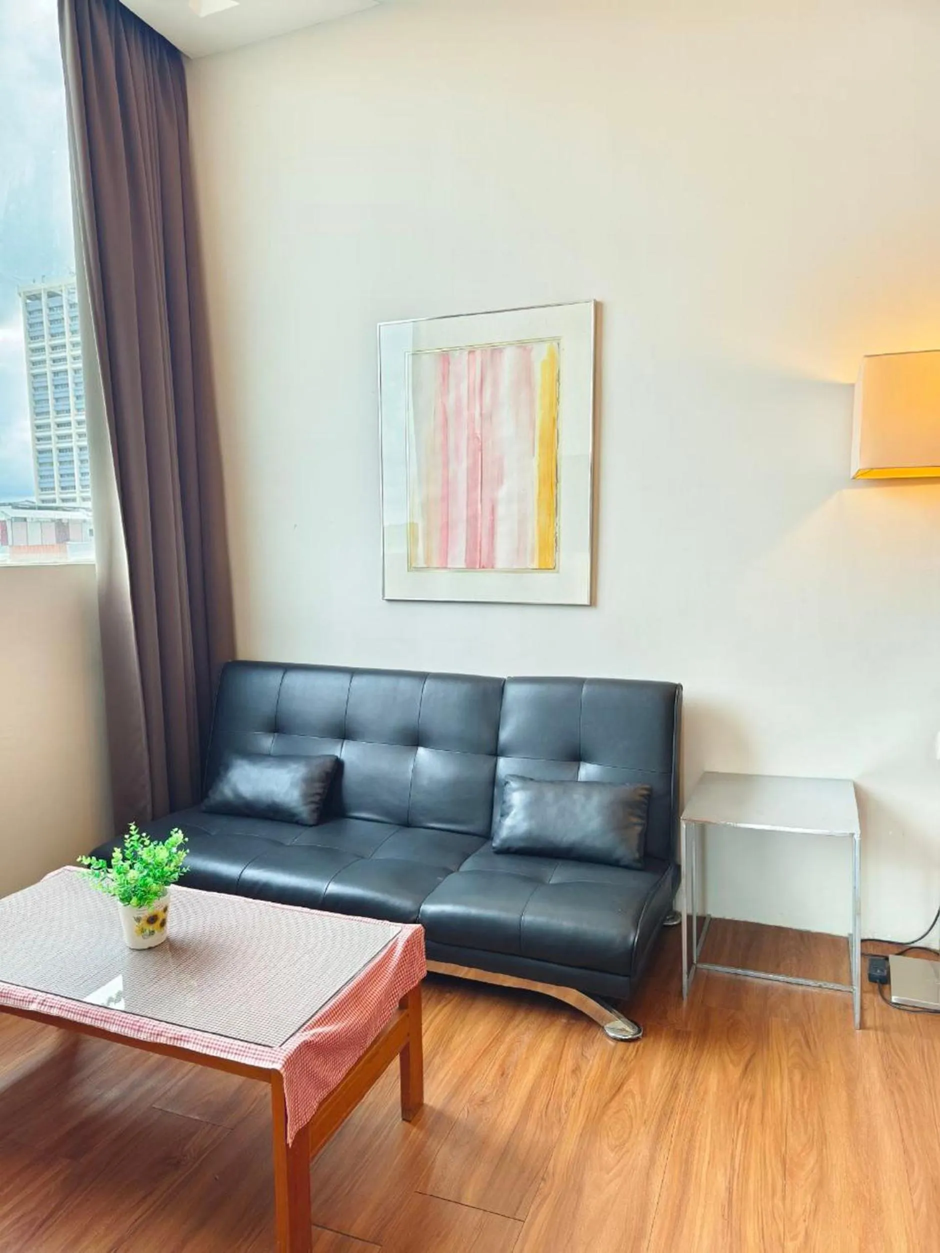 Bedroom in The Riverbank Hotel By MRVJ Business