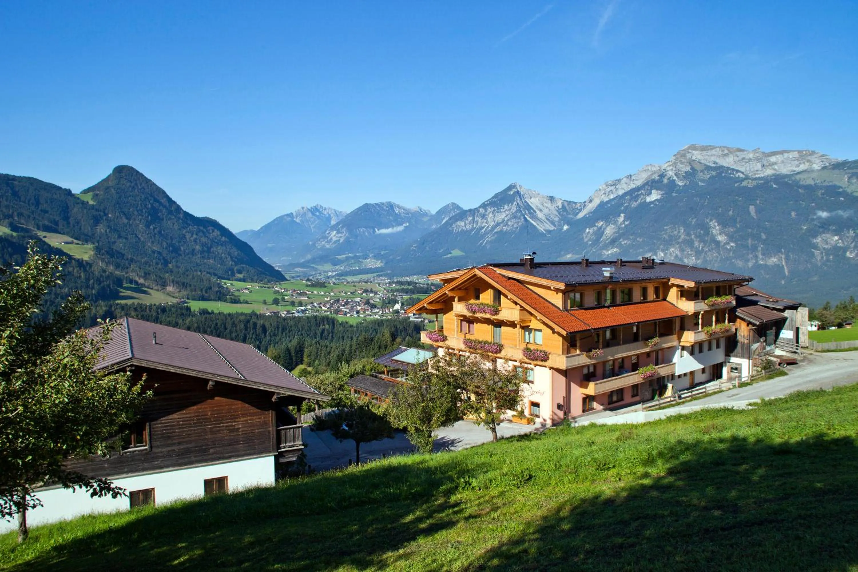 Property building in Hotel & Alpengasthof Pinzgerhof