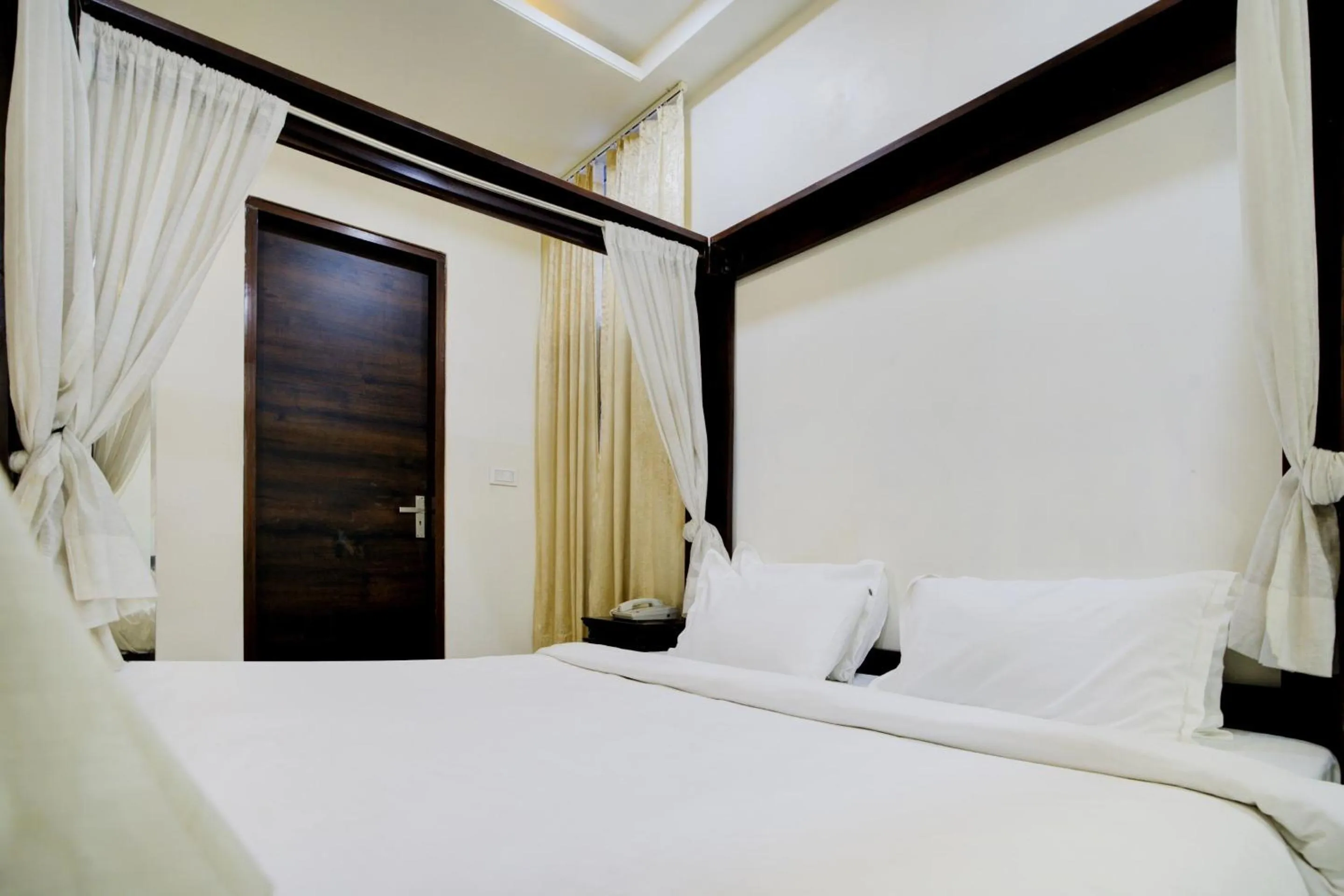 Bedroom, Bed in Palette - Madhogarh