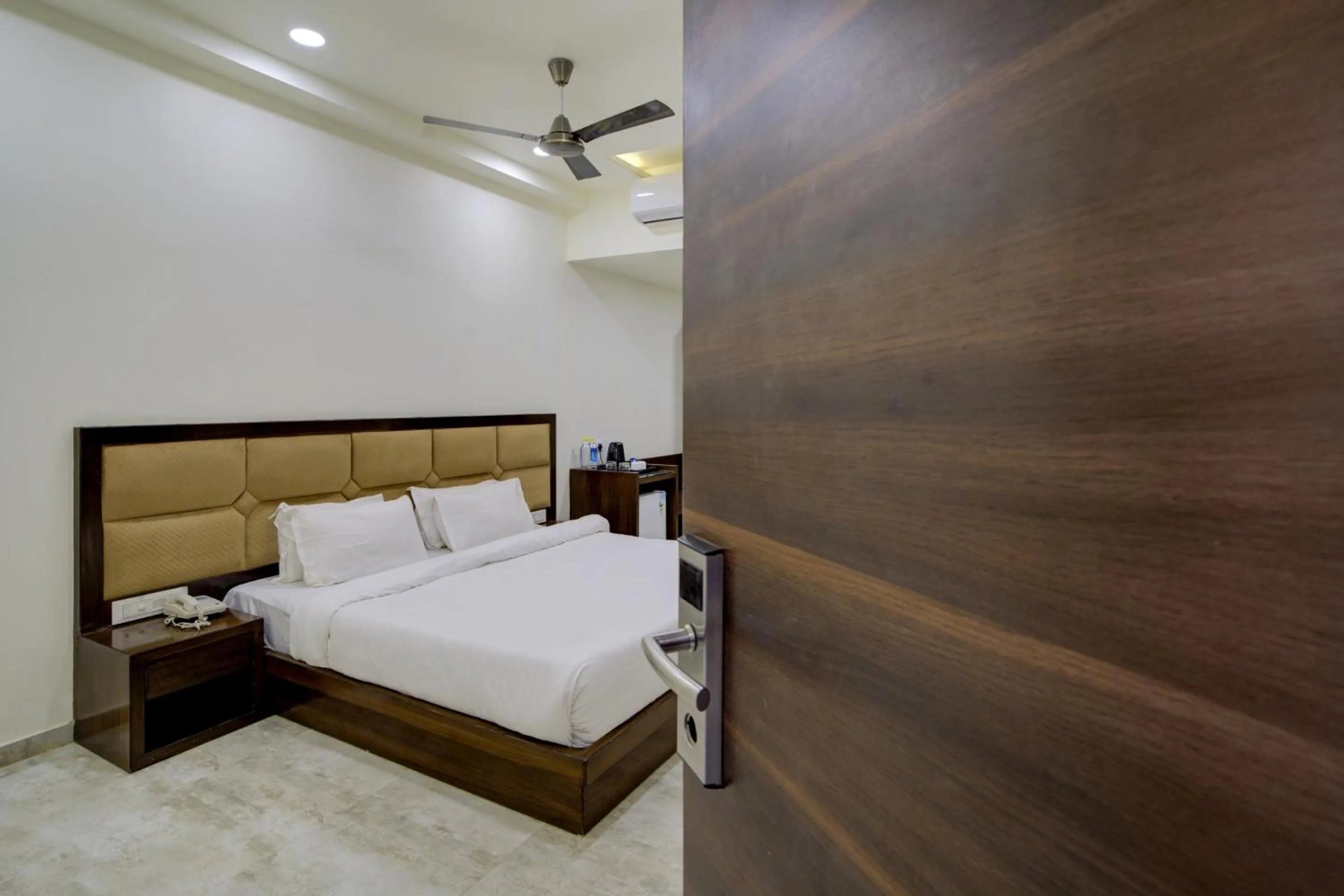 Bedroom, Bed in Palette - Madhogarh