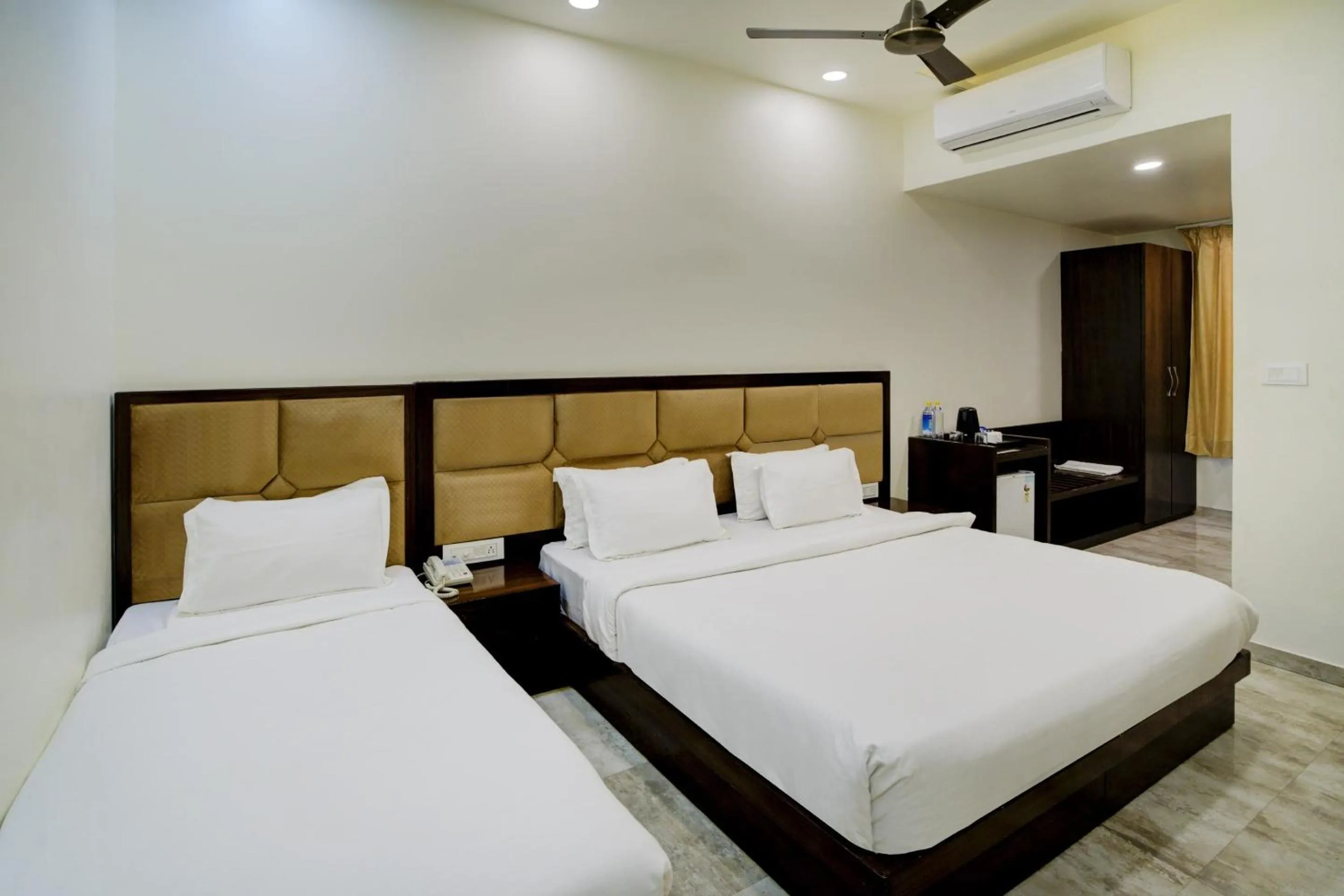 Bedroom, Bed in Palette - Madhogarh