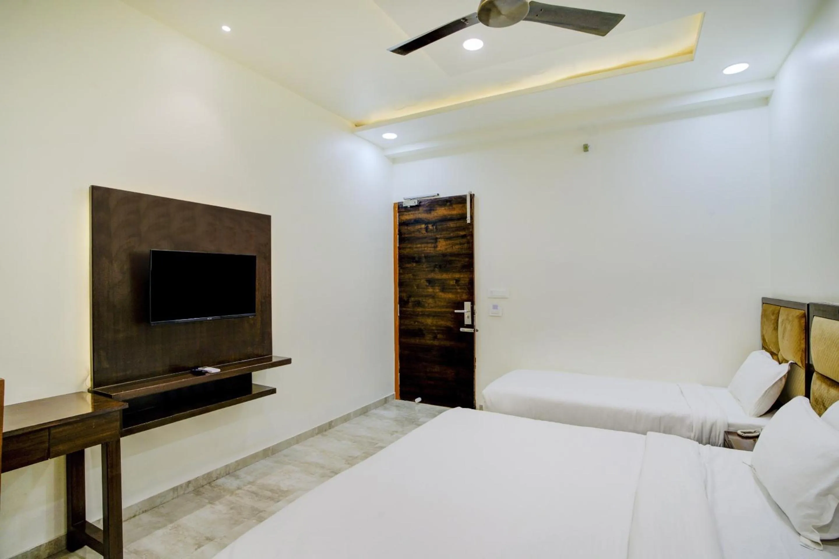 Bedroom, Bed in Palette - Madhogarh