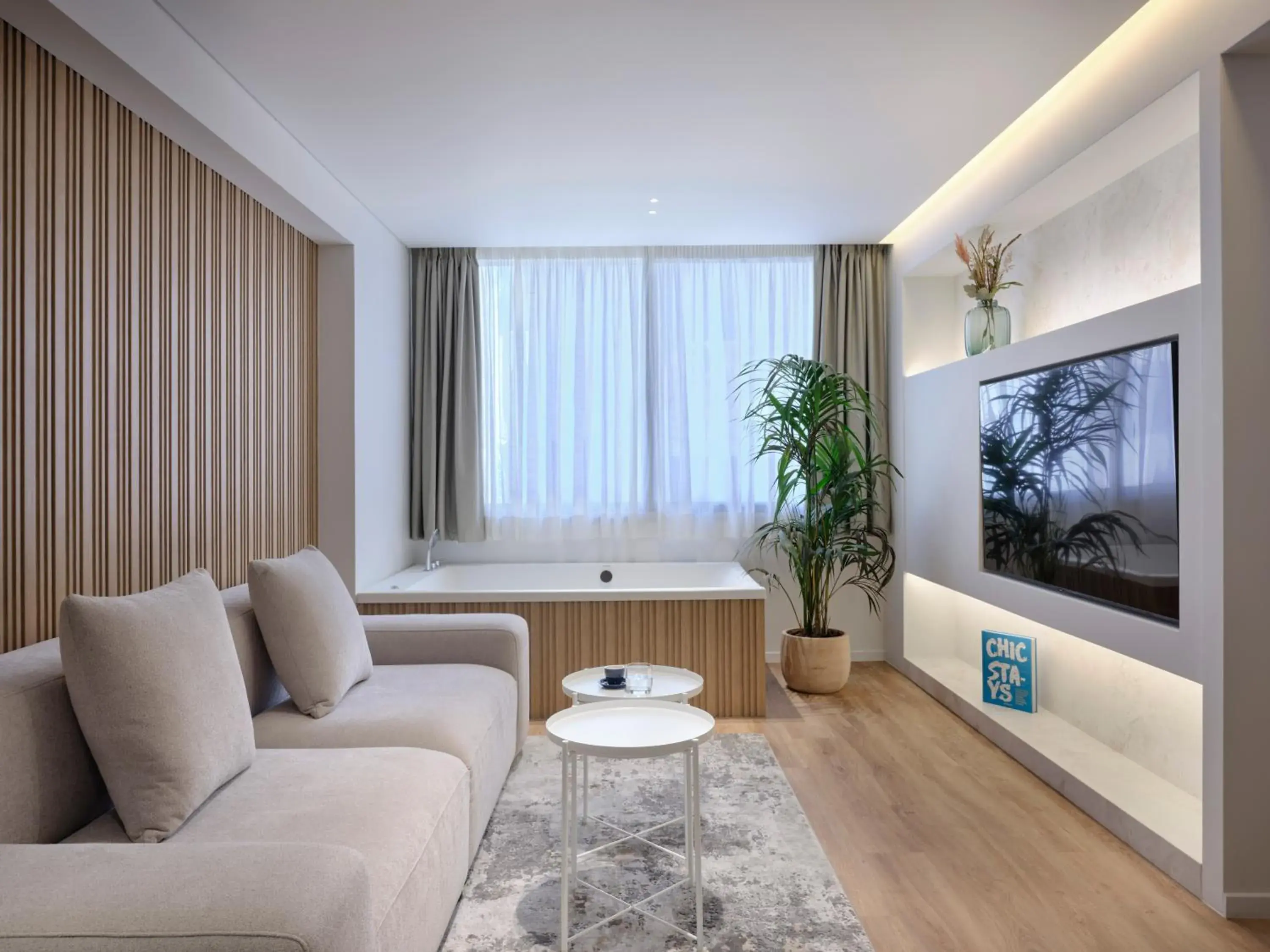 Deluxe Suite with Spa Bath in Nur Aparthotel Athens Deluxe Suite with Spa Bath in Nur Aparthotel Athens