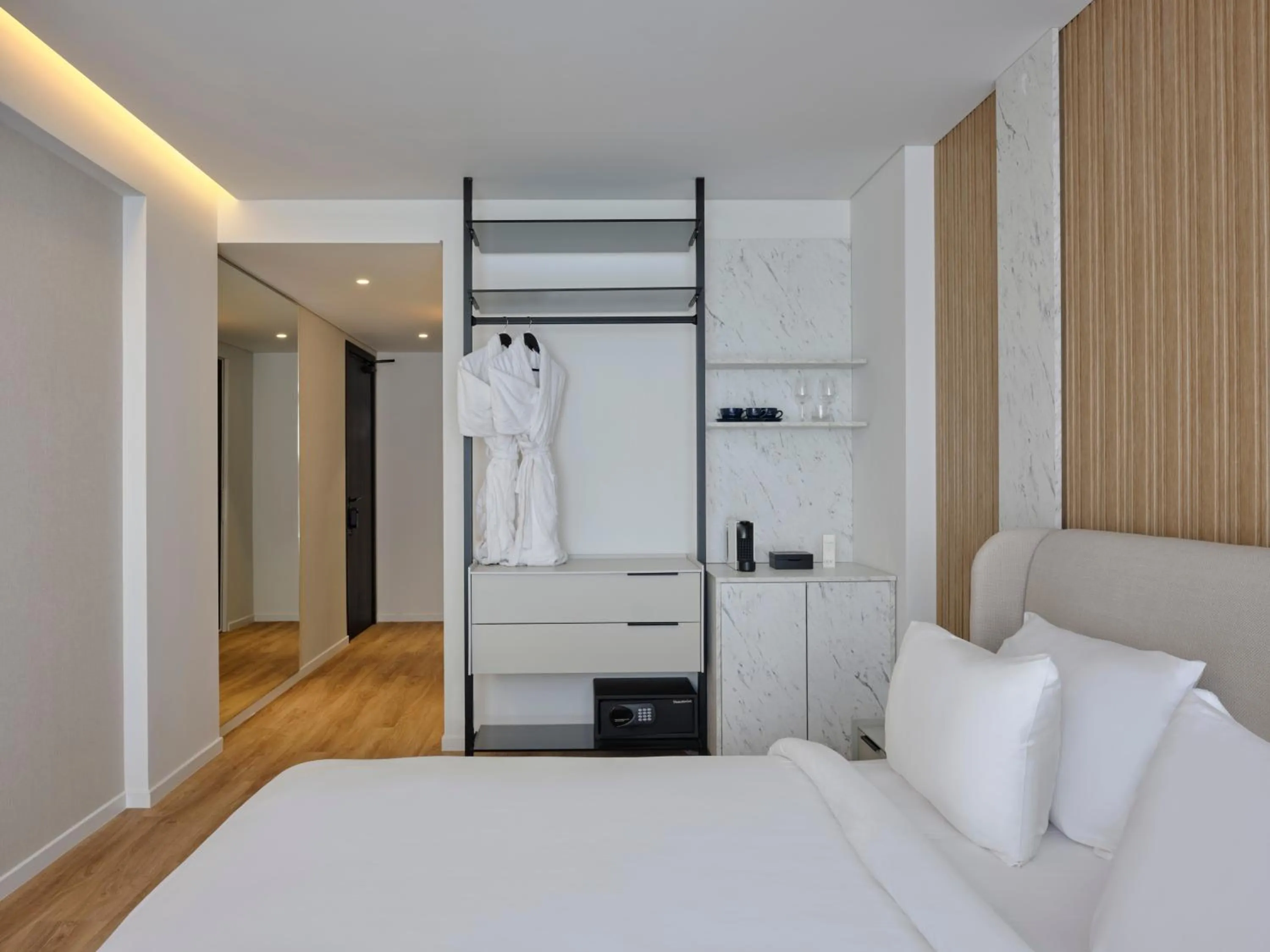 Photo of the whole room, Bed in Nur Aparthotel Athens
