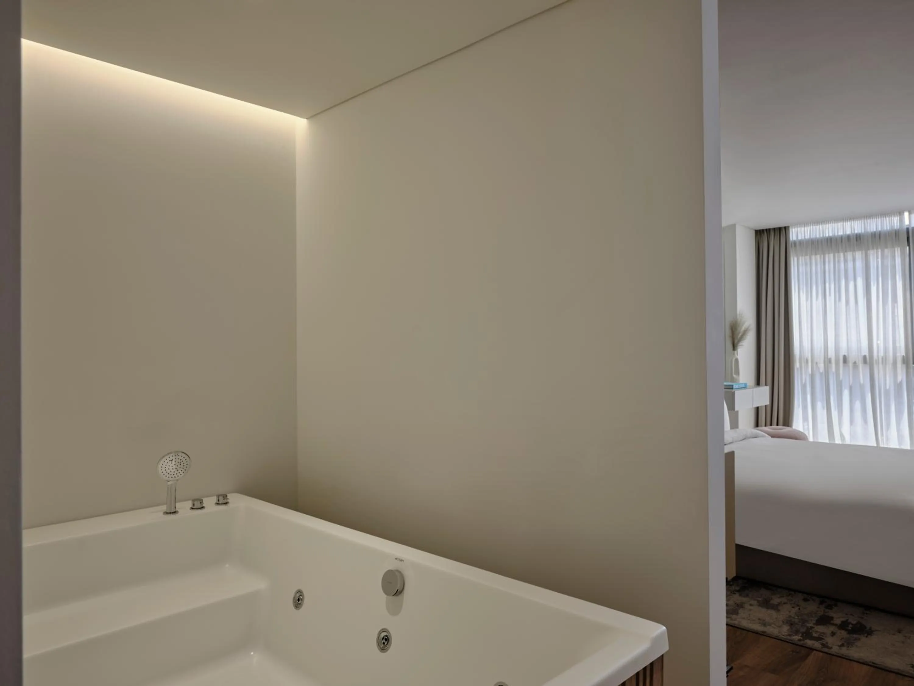 Hot Tub, Bed in Nur Aparthotel Athens