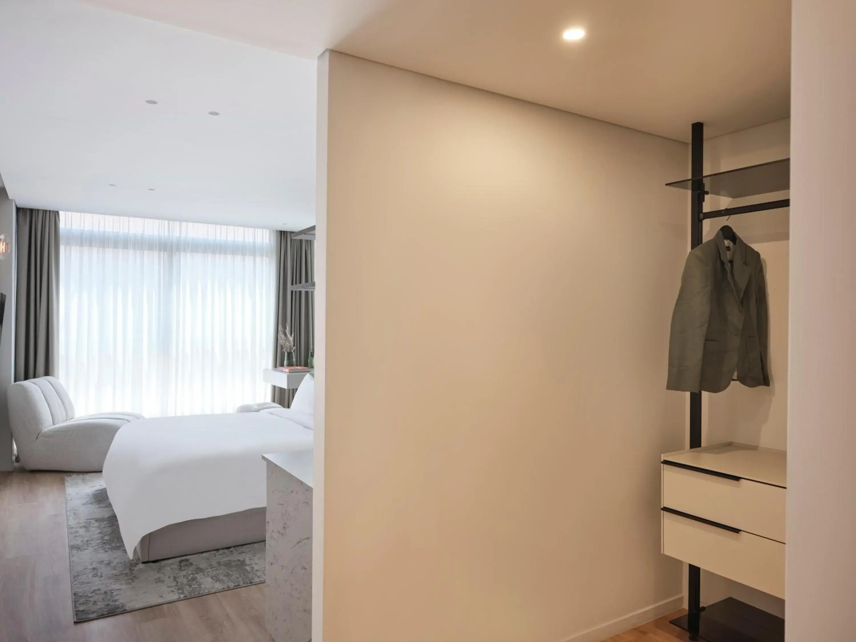 wardrobe, Bed in Nur Aparthotel Athens wardrobe, Bed in Nur Aparthotel Athens