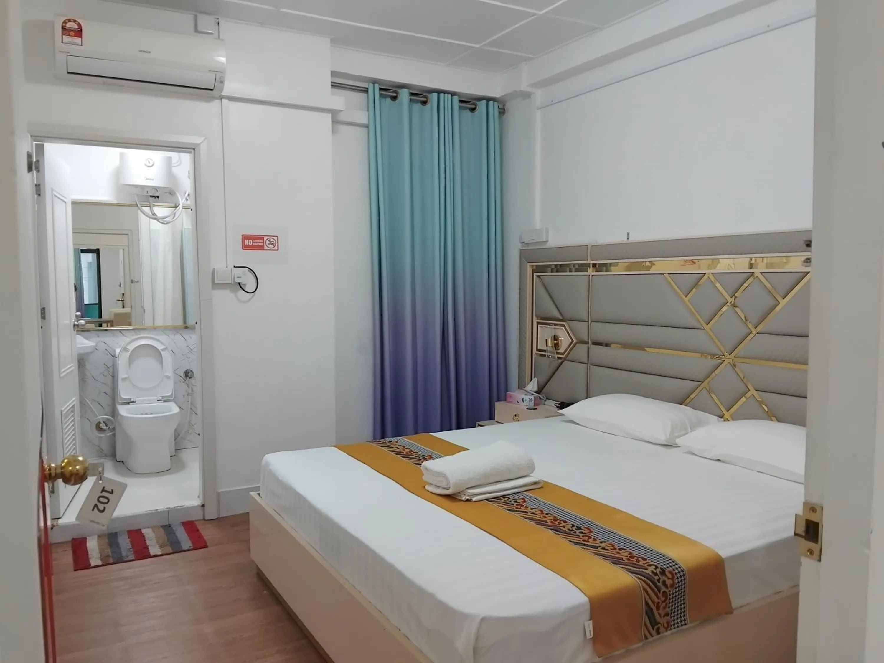 Ontrack Travel - room