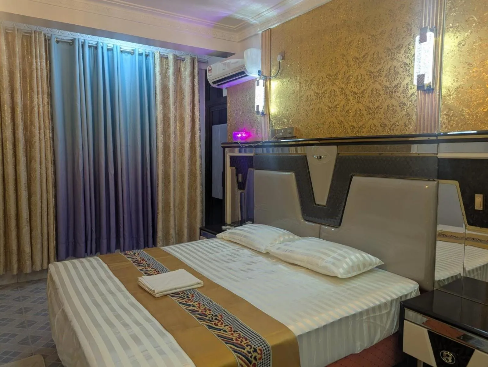 Ontrack Travel - room
