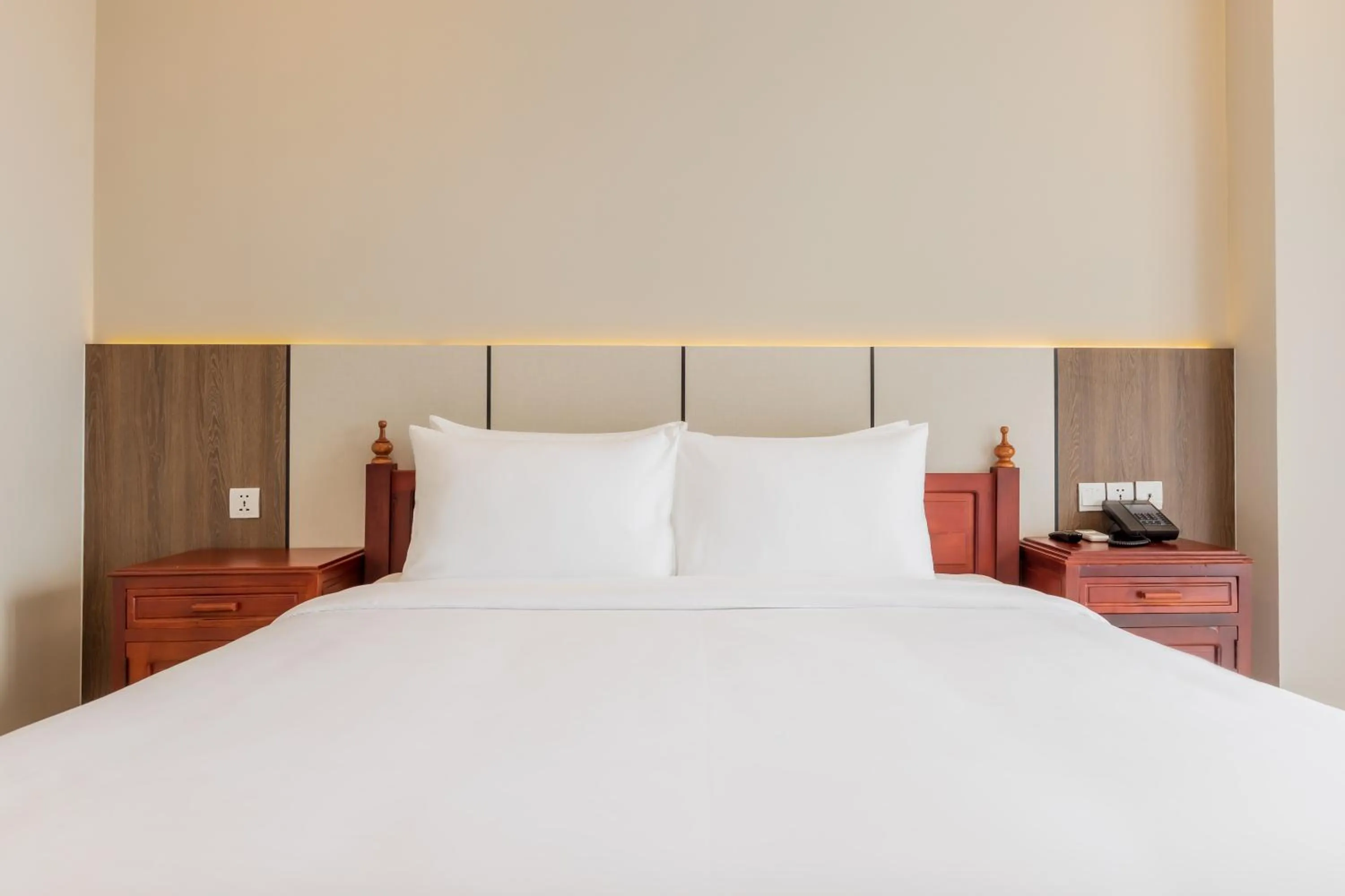 Bedroom, Bed in Otres Beach Hotel