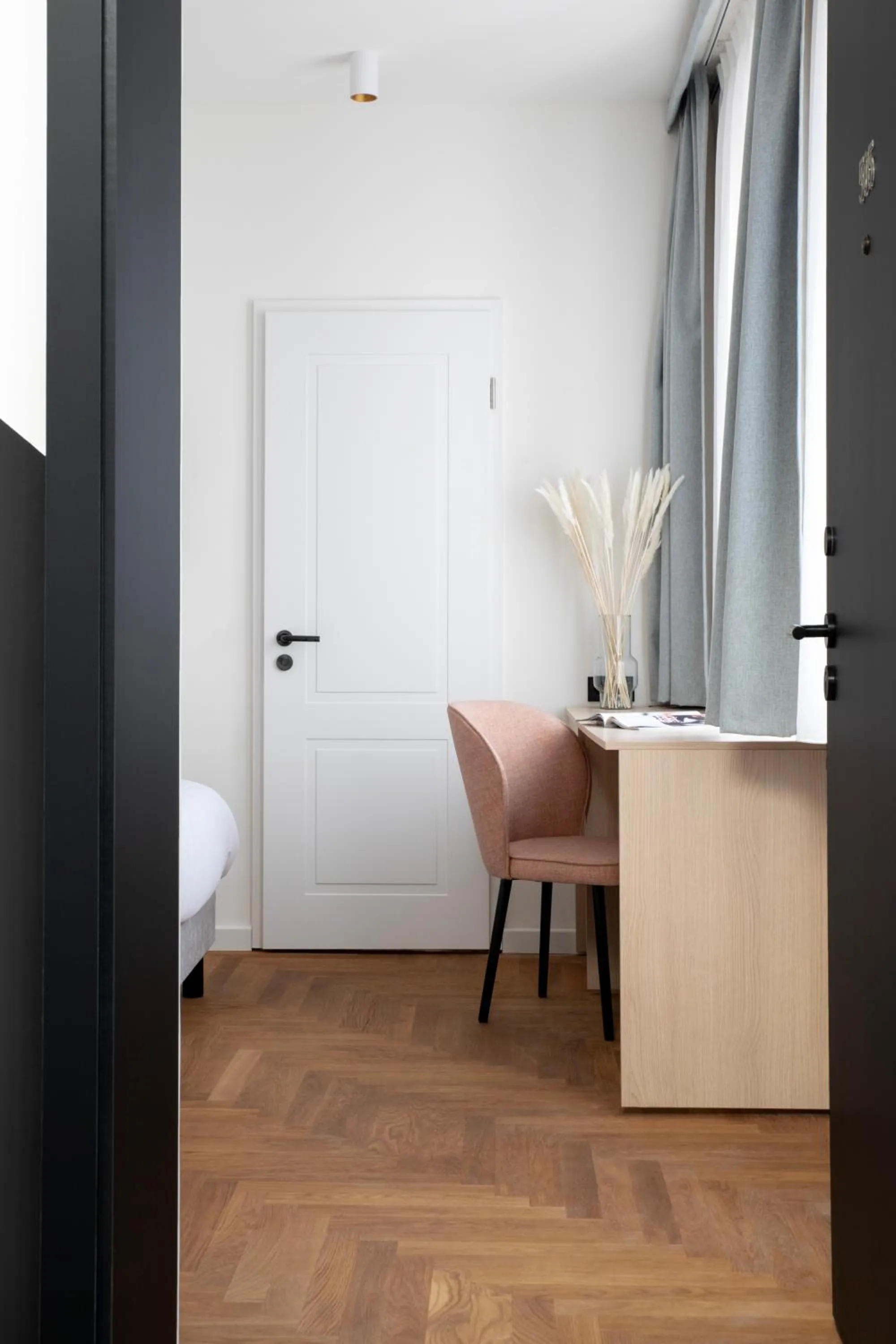 hair dresser, Bed in Bob W Beethoven