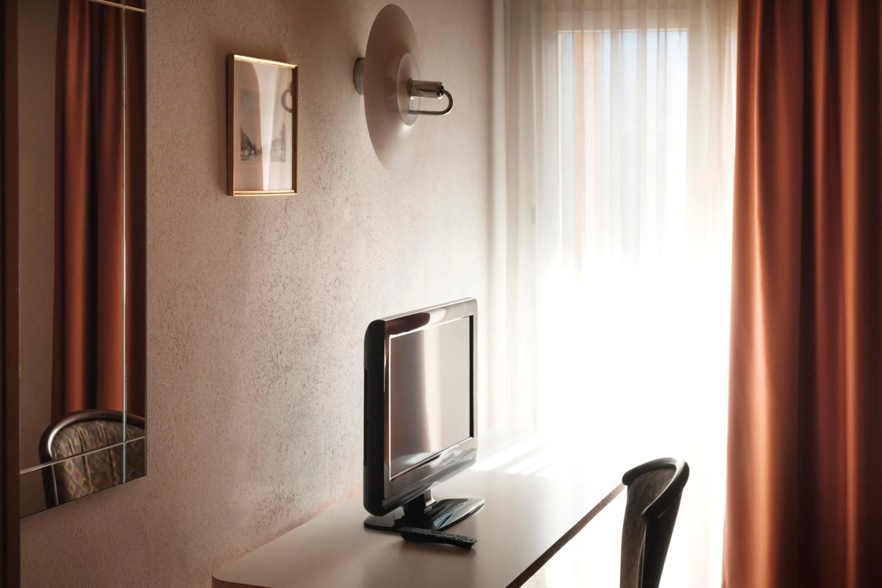 TV and multimedia in Hotel Los Andes