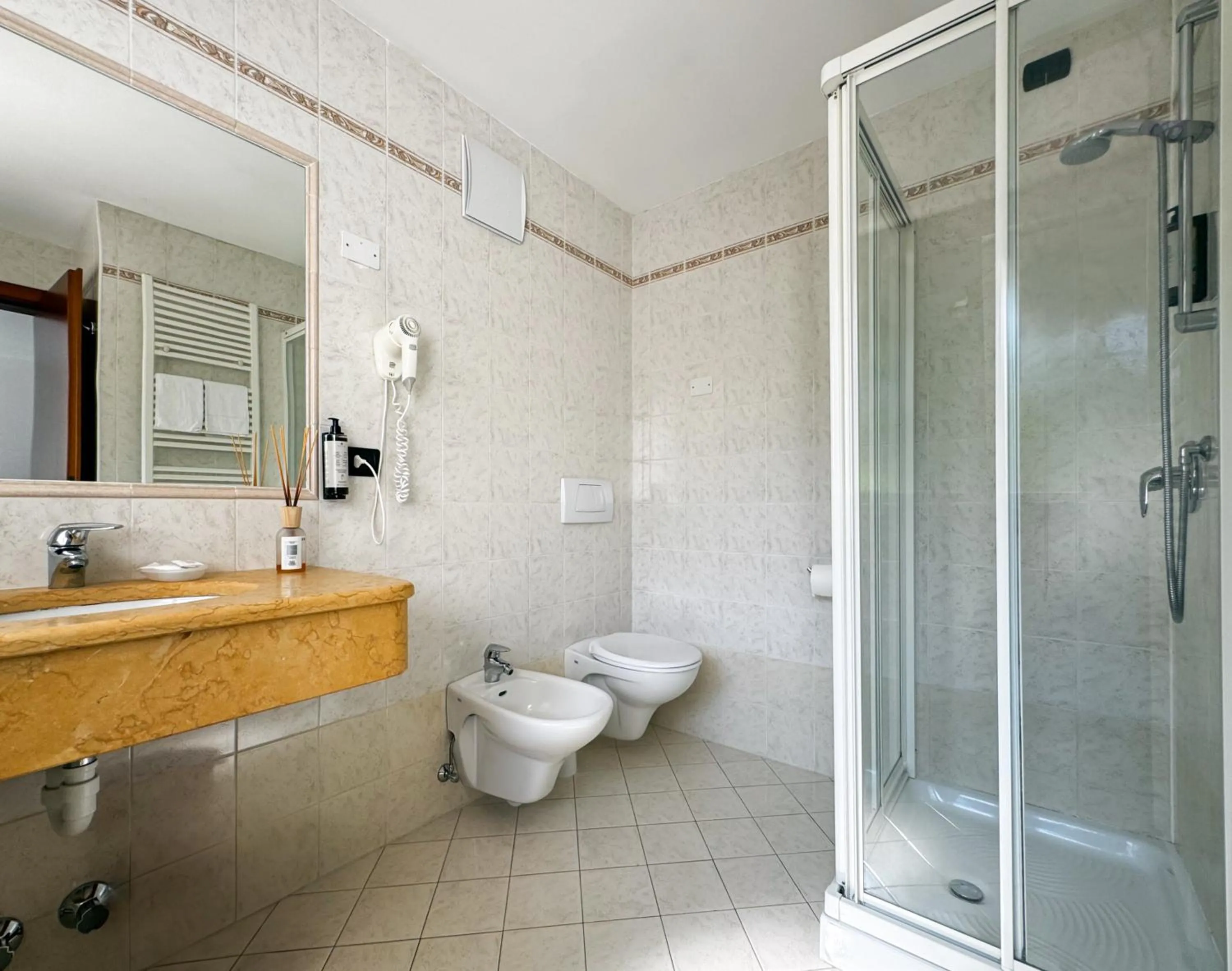 Shower in Hotel Los Andes