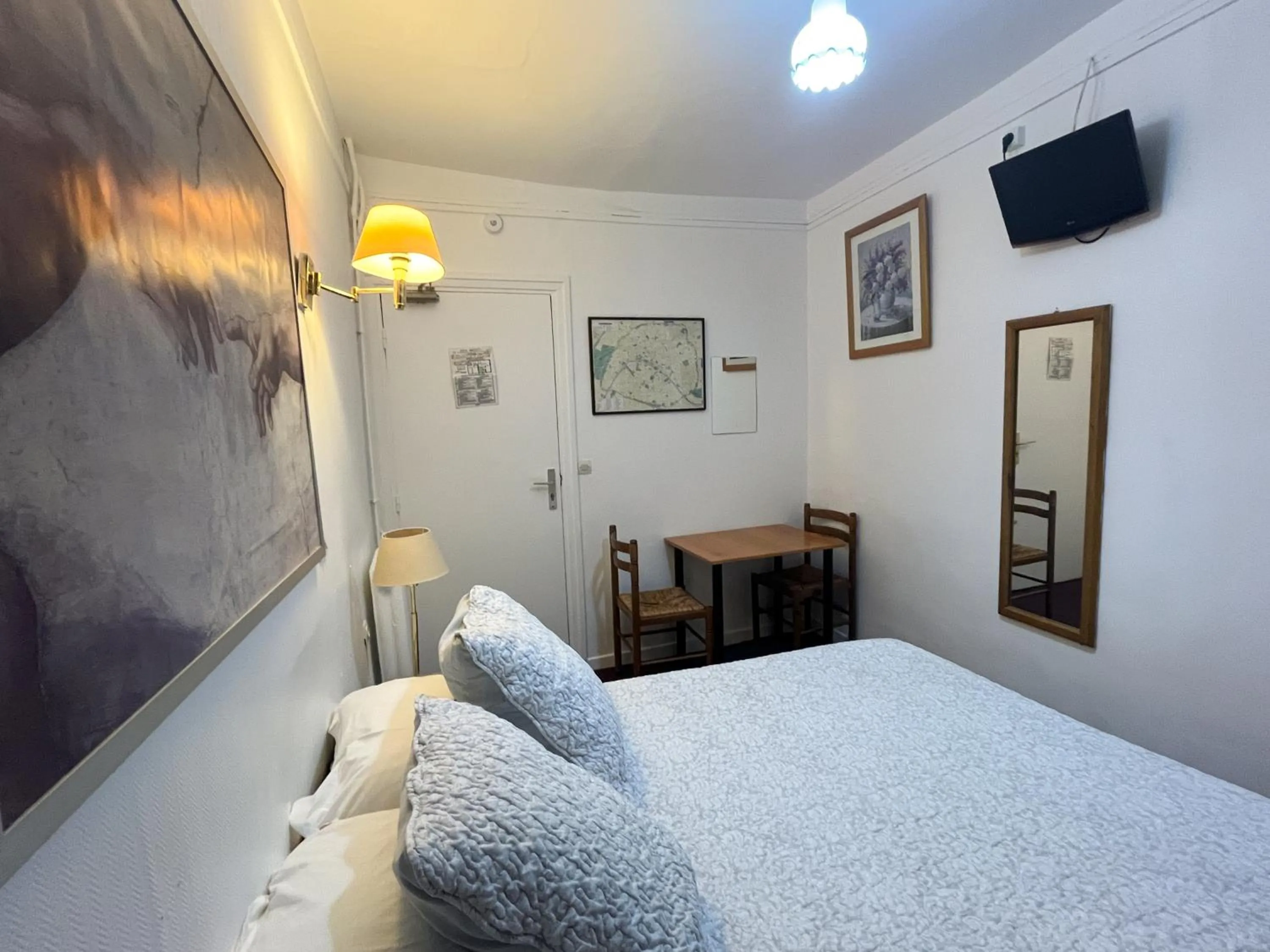 Photo of the whole room, TV/Entertainment Center in Ideal Hotel