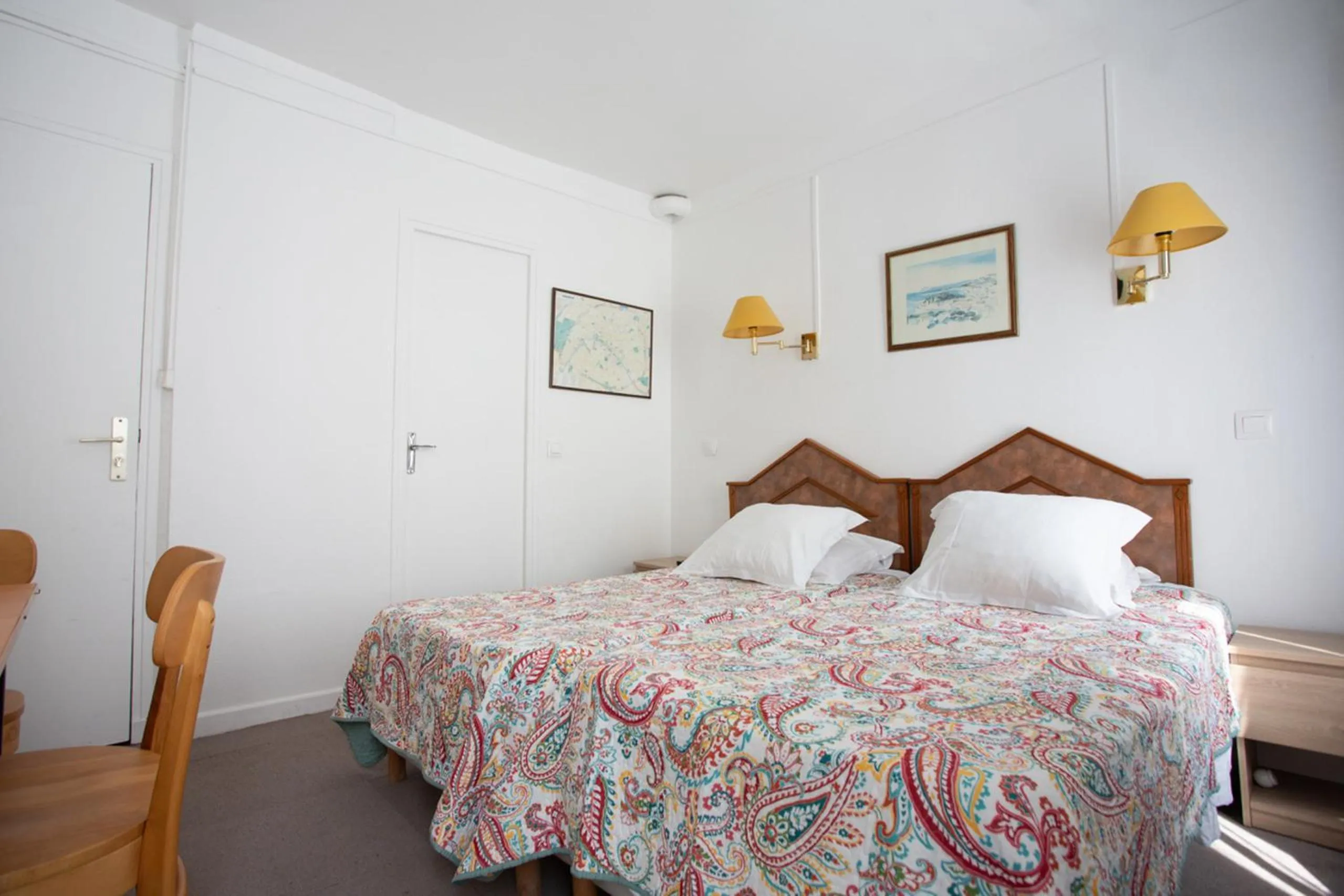 Photo of the whole room in Ideal Hotel