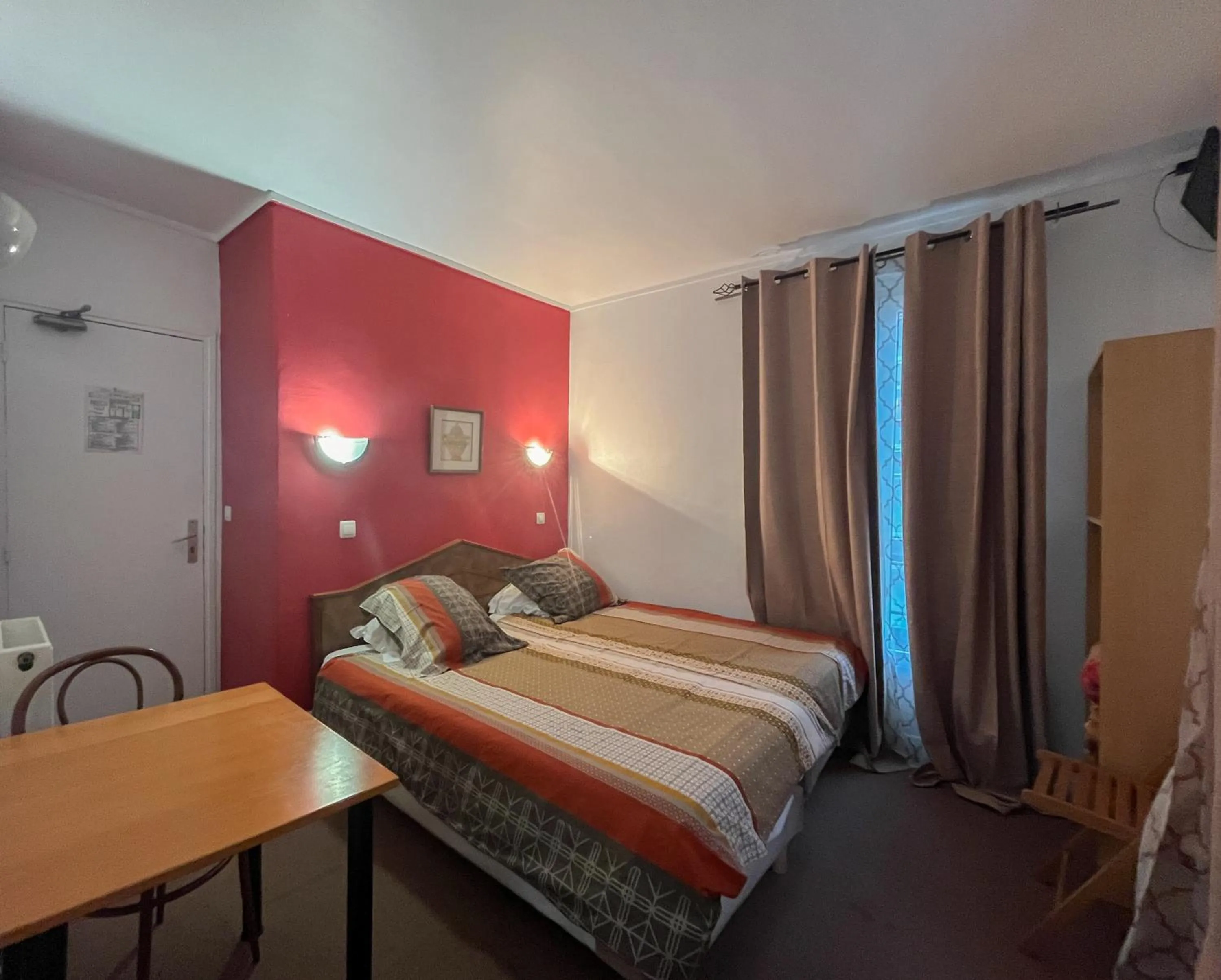 Photo of the whole room in Ideal Hotel